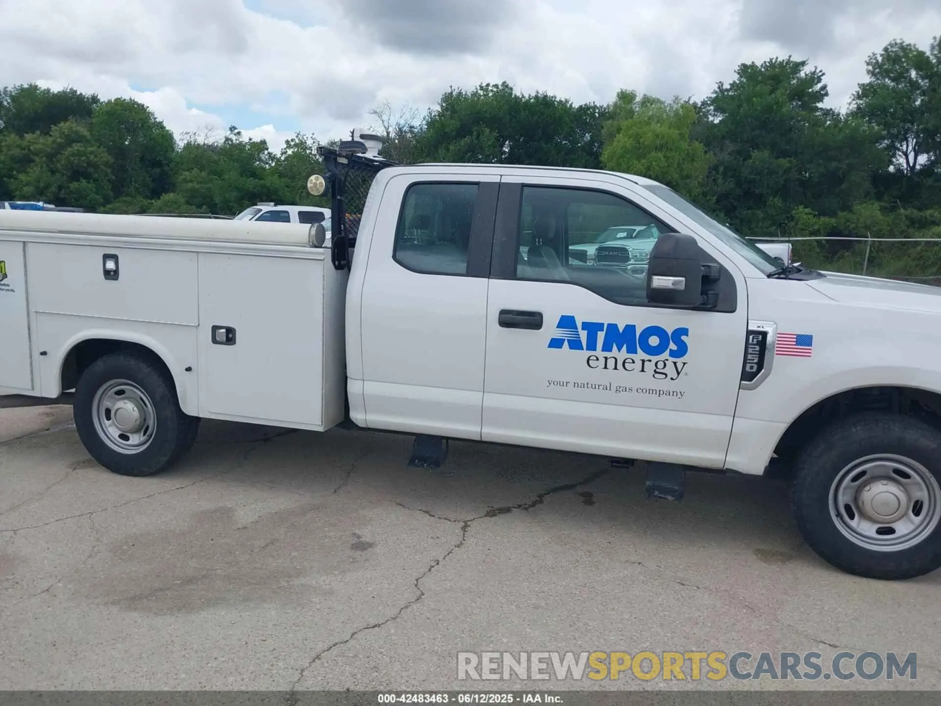 13 Photograph of a damaged car 1FD7X2A68KEE68410 FORD F-250 2019