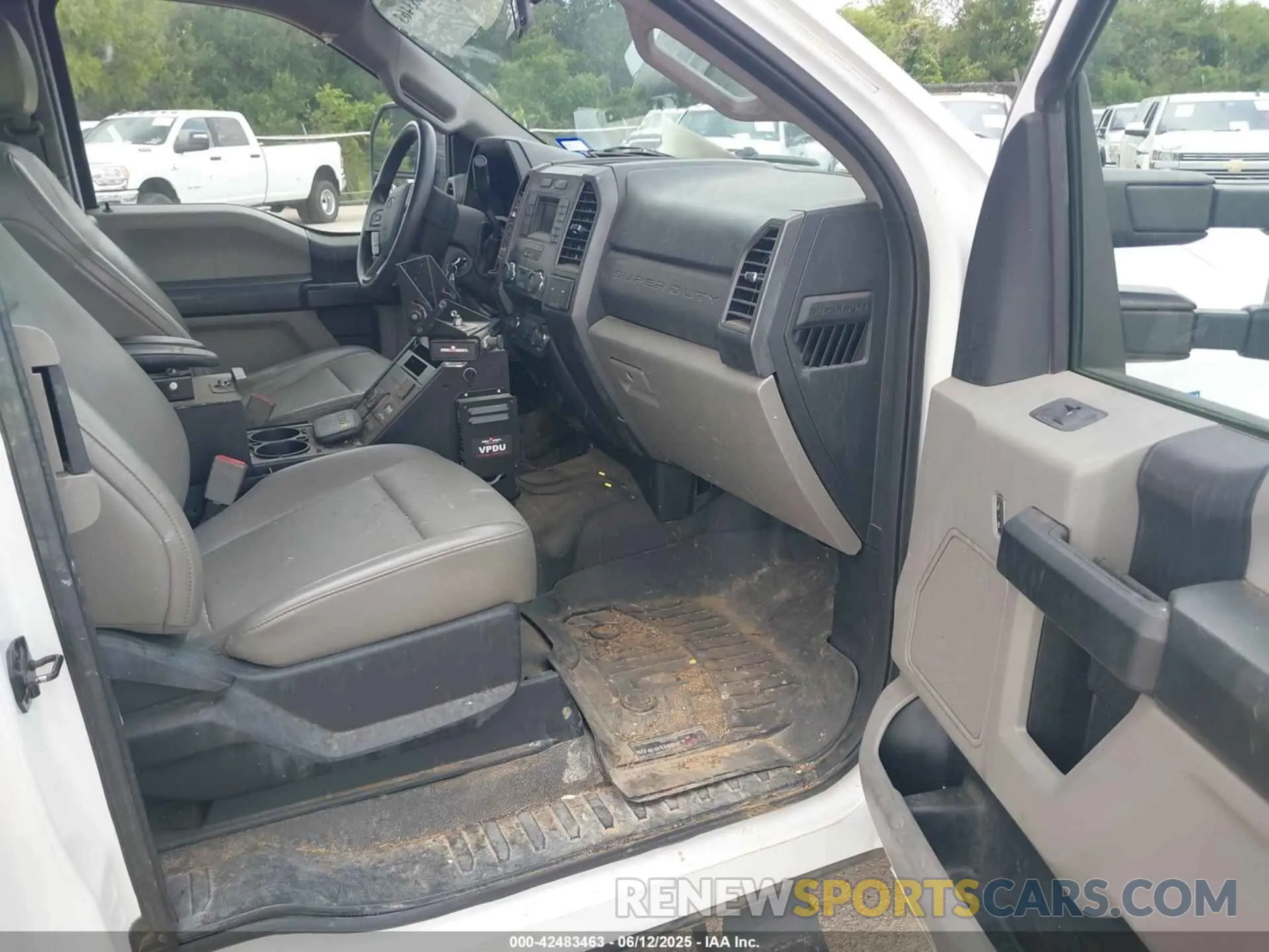 5 Photograph of a damaged car 1FD7X2A68KEE68410 FORD F-250 2019