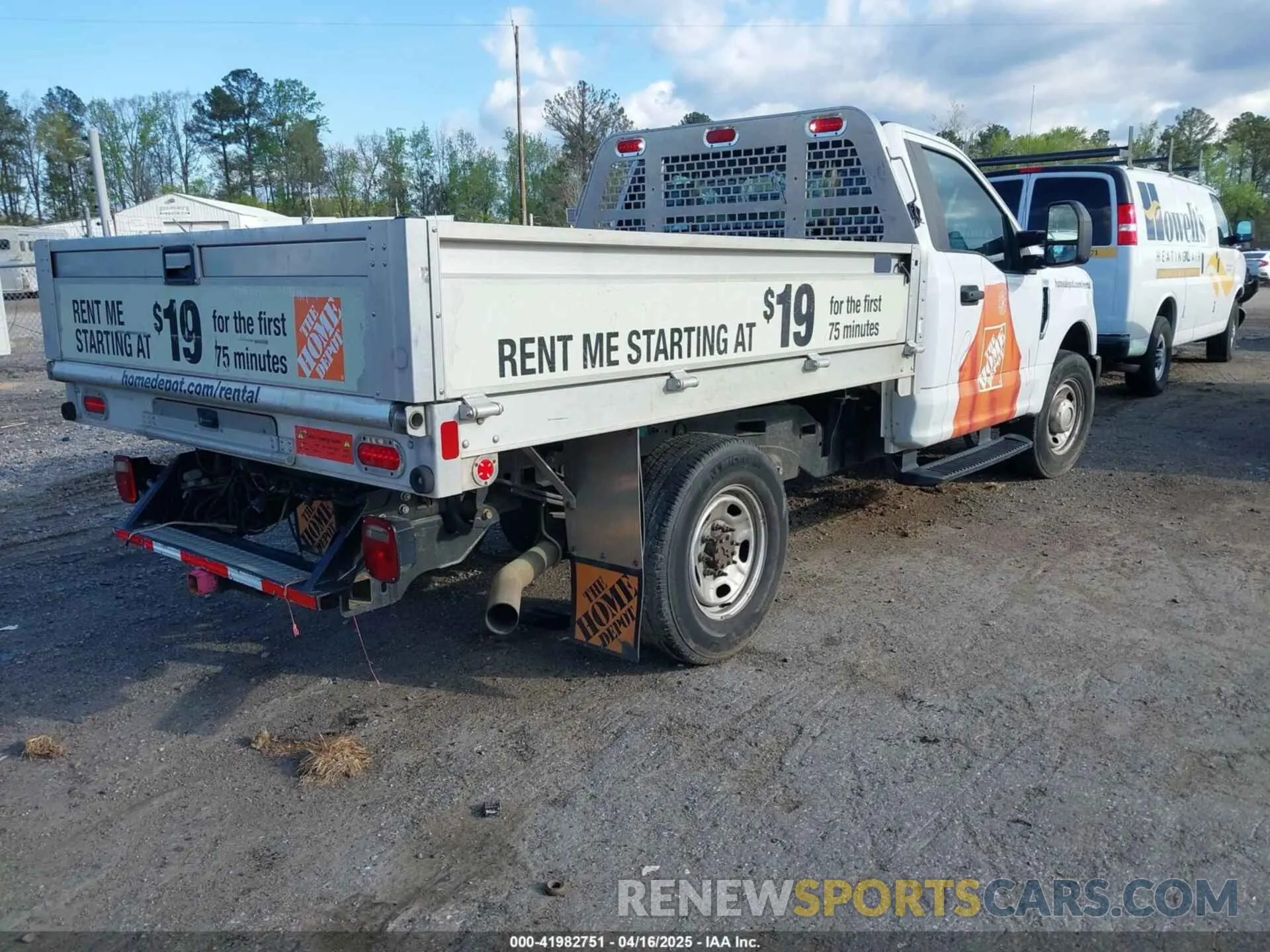 4 Photograph of a damaged car 1FDBF2A69KED43087 FORD F-250 2019