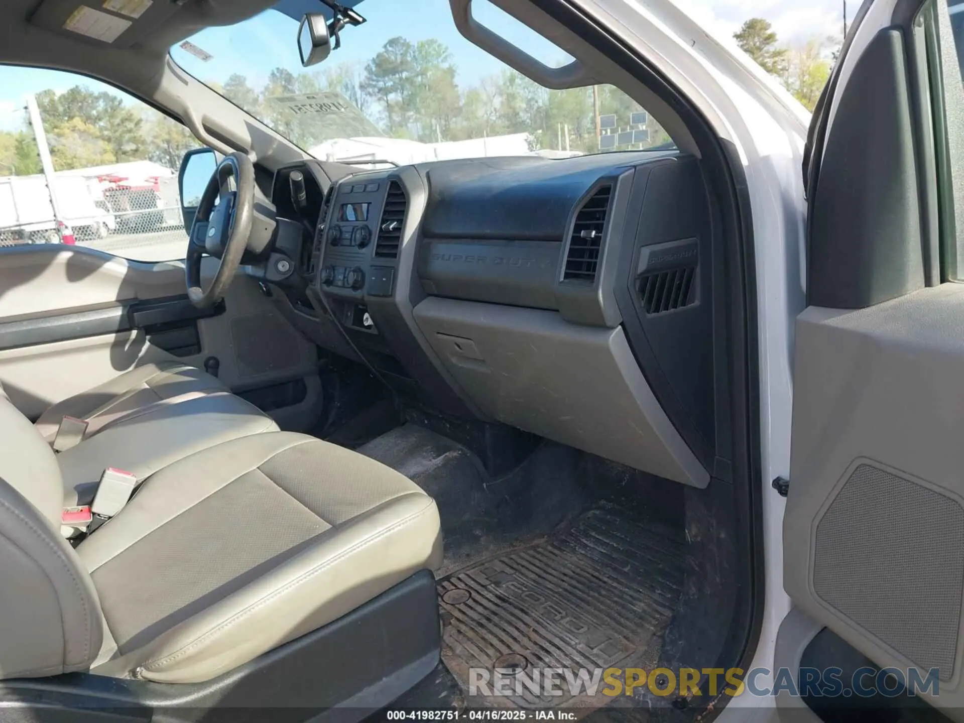 5 Photograph of a damaged car 1FDBF2A69KED43087 FORD F-250 2019