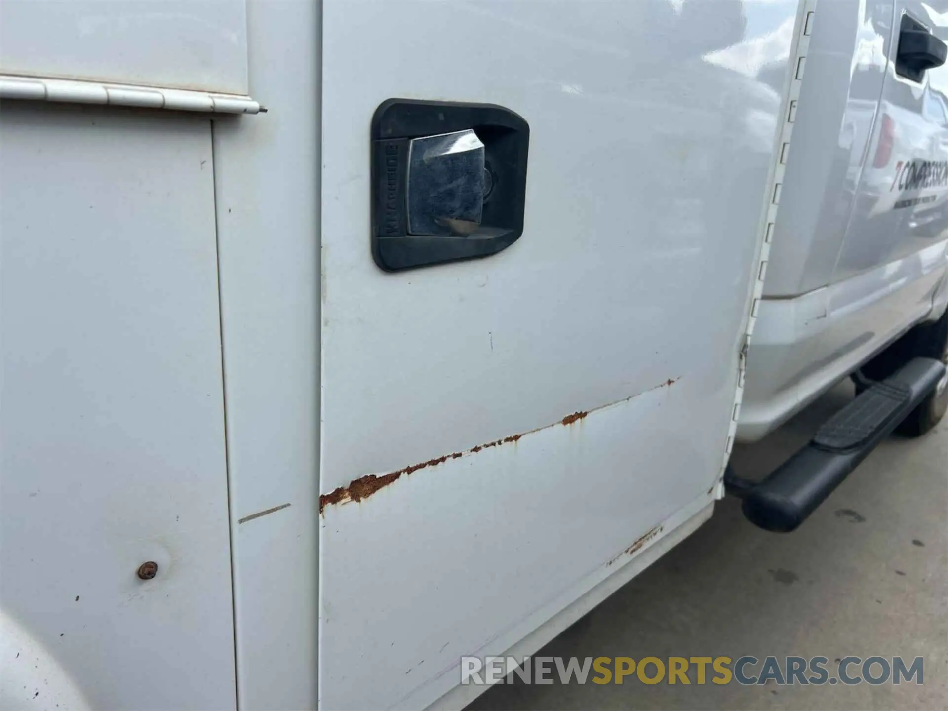 29 Photograph of a damaged car 1FDBF2B61KEF90179 FORD F-250 2019