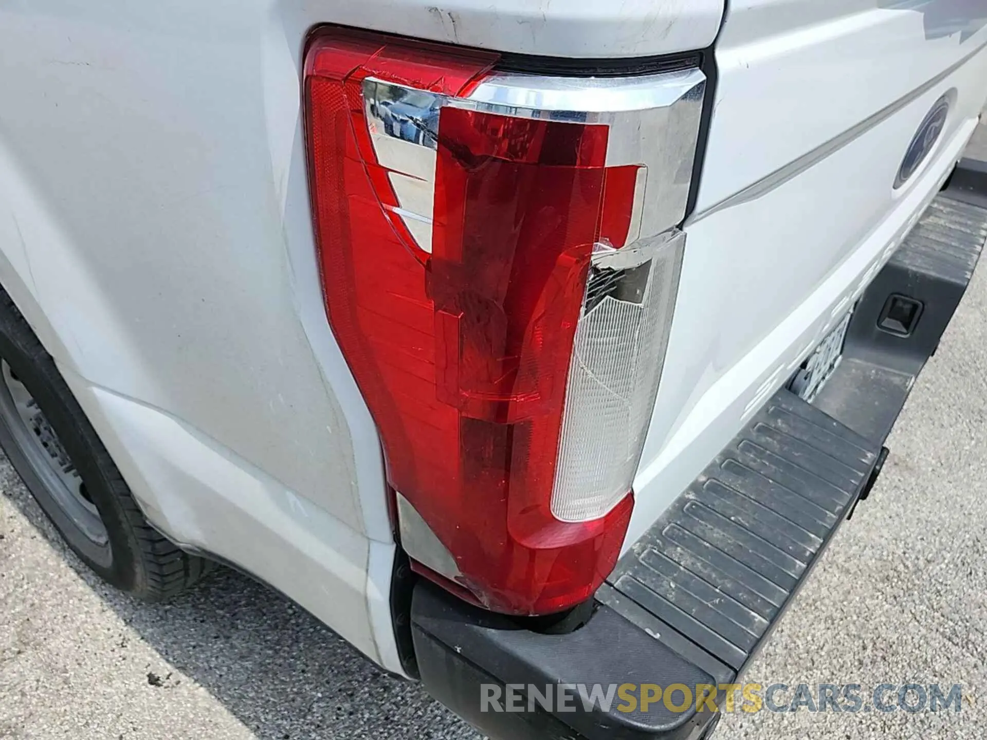 13 Photograph of a damaged car 1FT7W2A64KEC14927 FORD F-250 2019