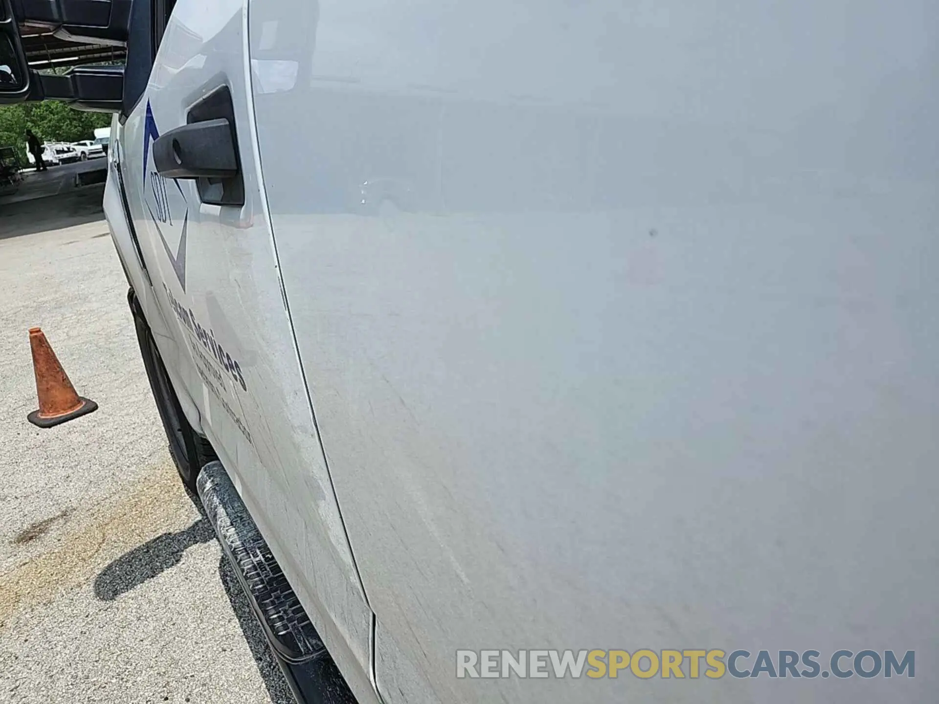 18 Photograph of a damaged car 1FT7W2A64KEC14927 FORD F-250 2019