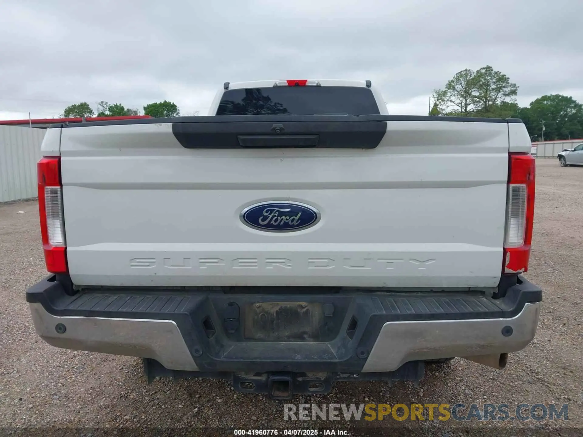 17 Photograph of a damaged car 1FT7W2A67KEC28577 FORD F-250 2019