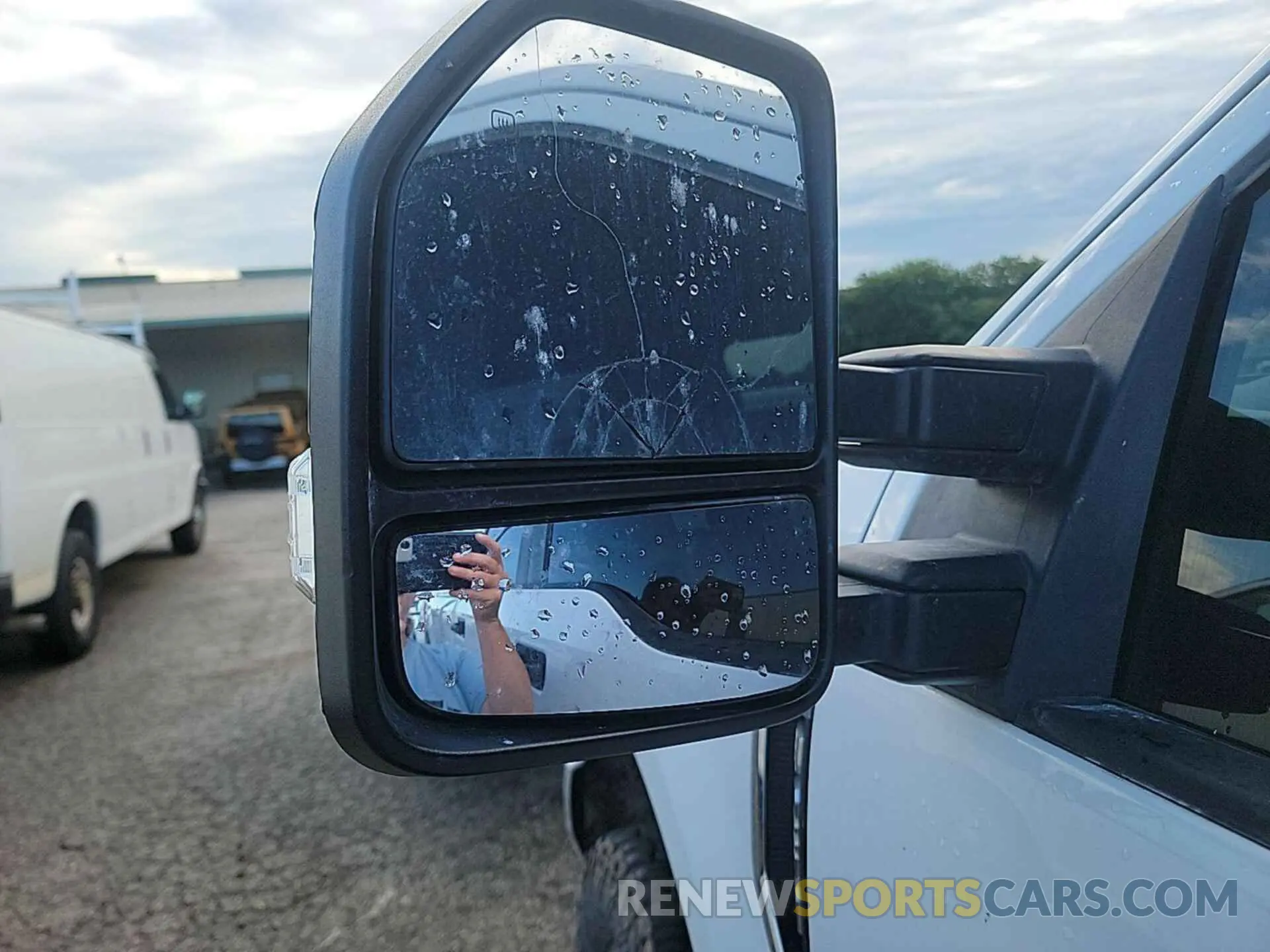 17 Photograph of a damaged car 1FT7W2B60KED86550 FORD F-250 2019