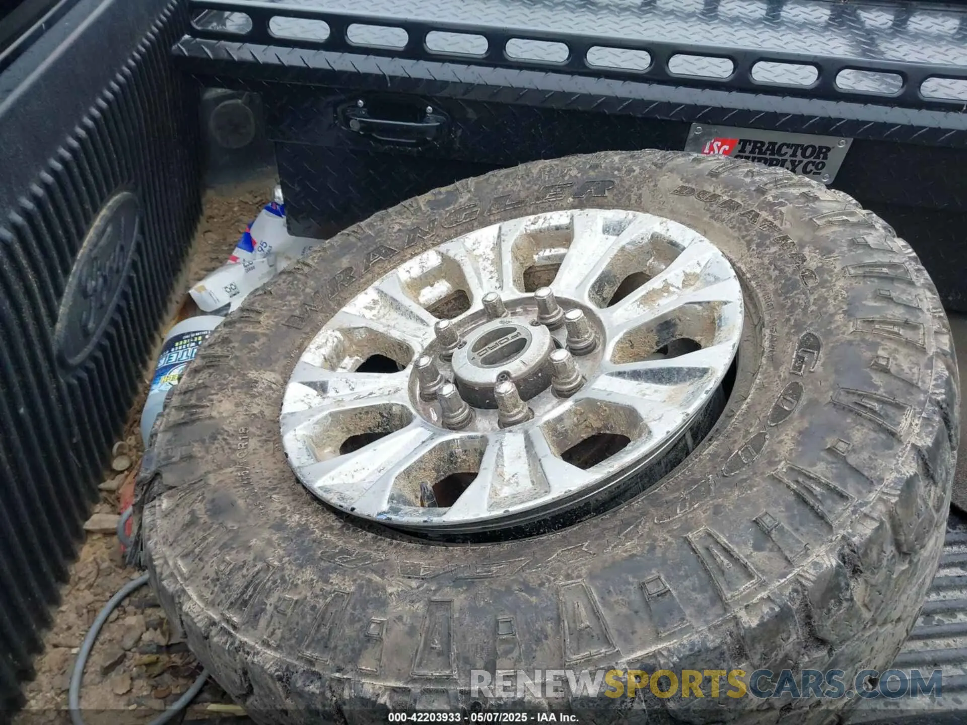 18 Photograph of a damaged car 1FT7W2B60KEG82555 FORD F-250 2019