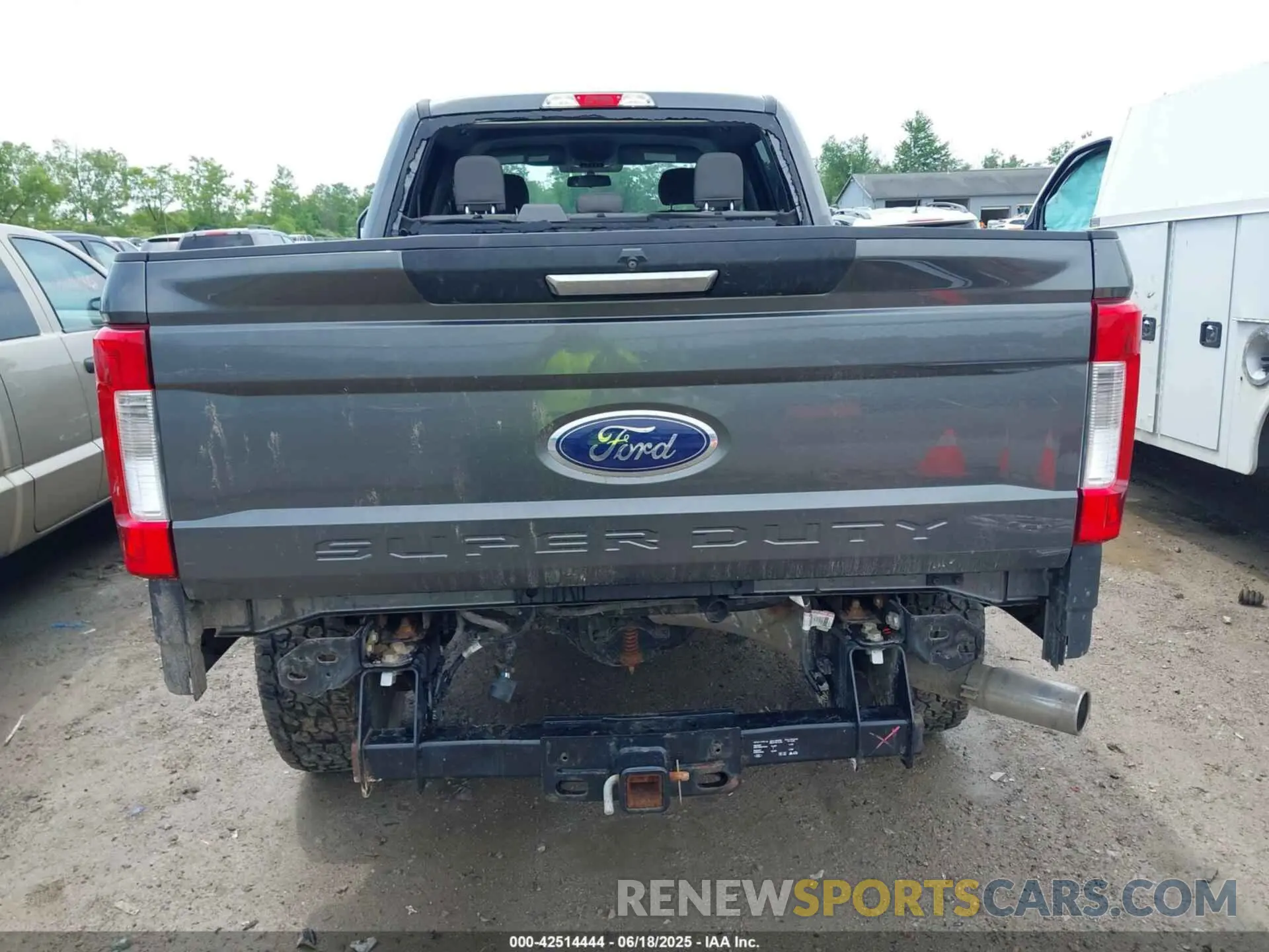 17 Photograph of a damaged car 1FT7W2B62KEG36595 FORD F-250 2019