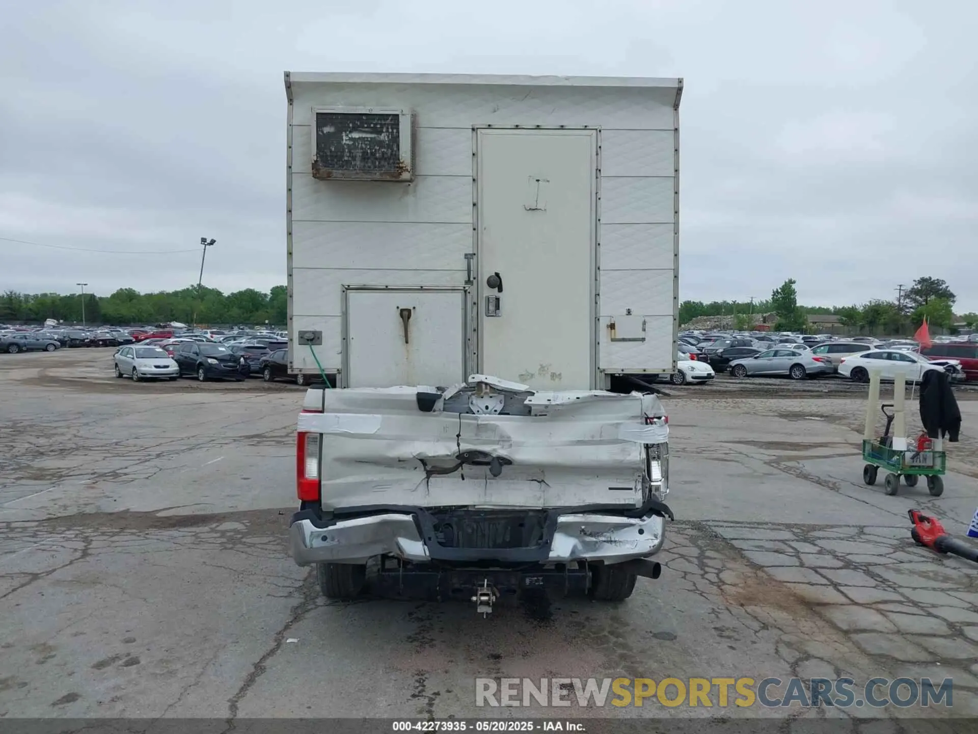 17 Photograph of a damaged car 1FT7W2B63KEG56242 FORD F-250 2019