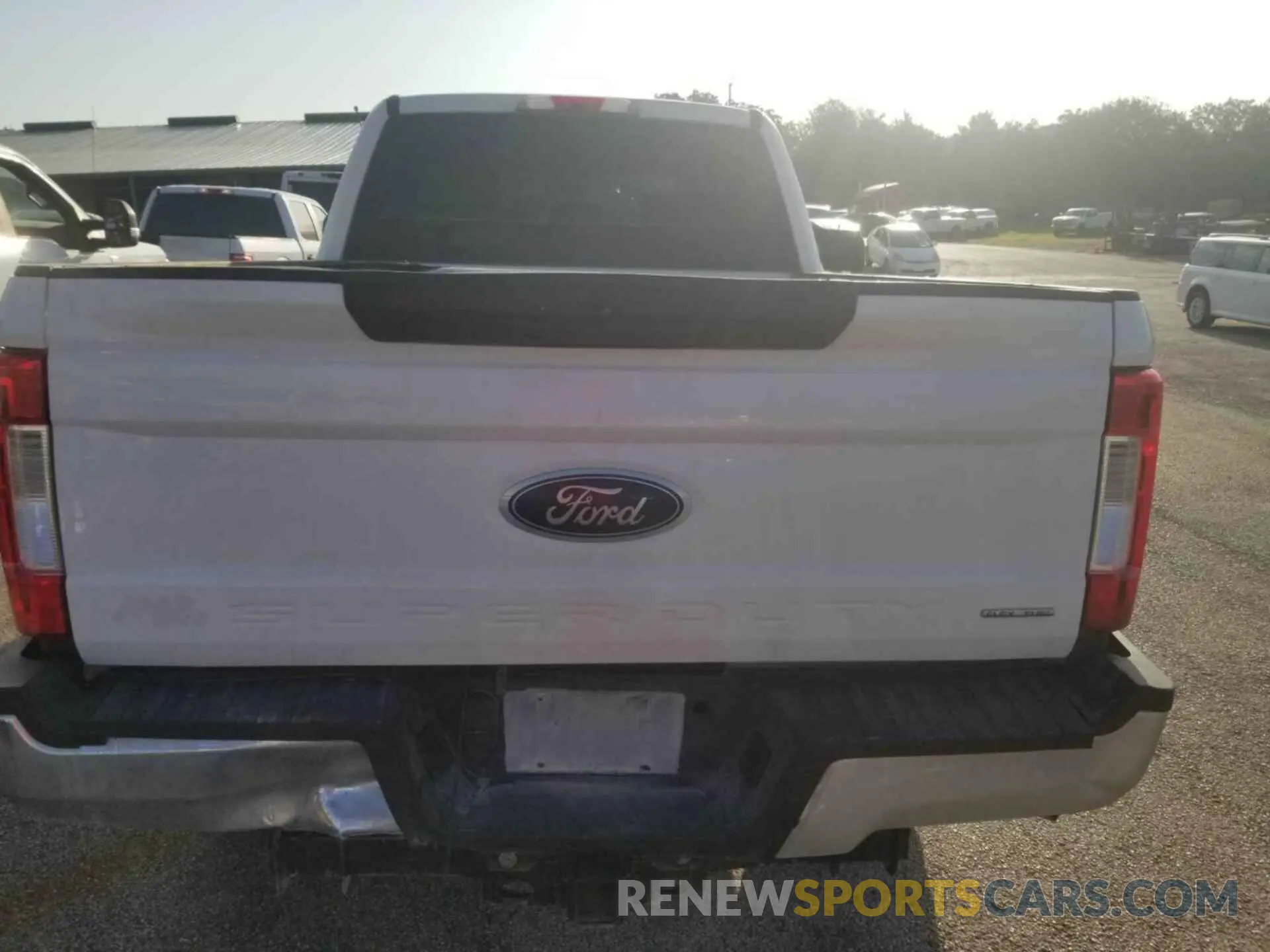 18 Photograph of a damaged car 1FT7W2B65KED86544 FORD F-250 2019