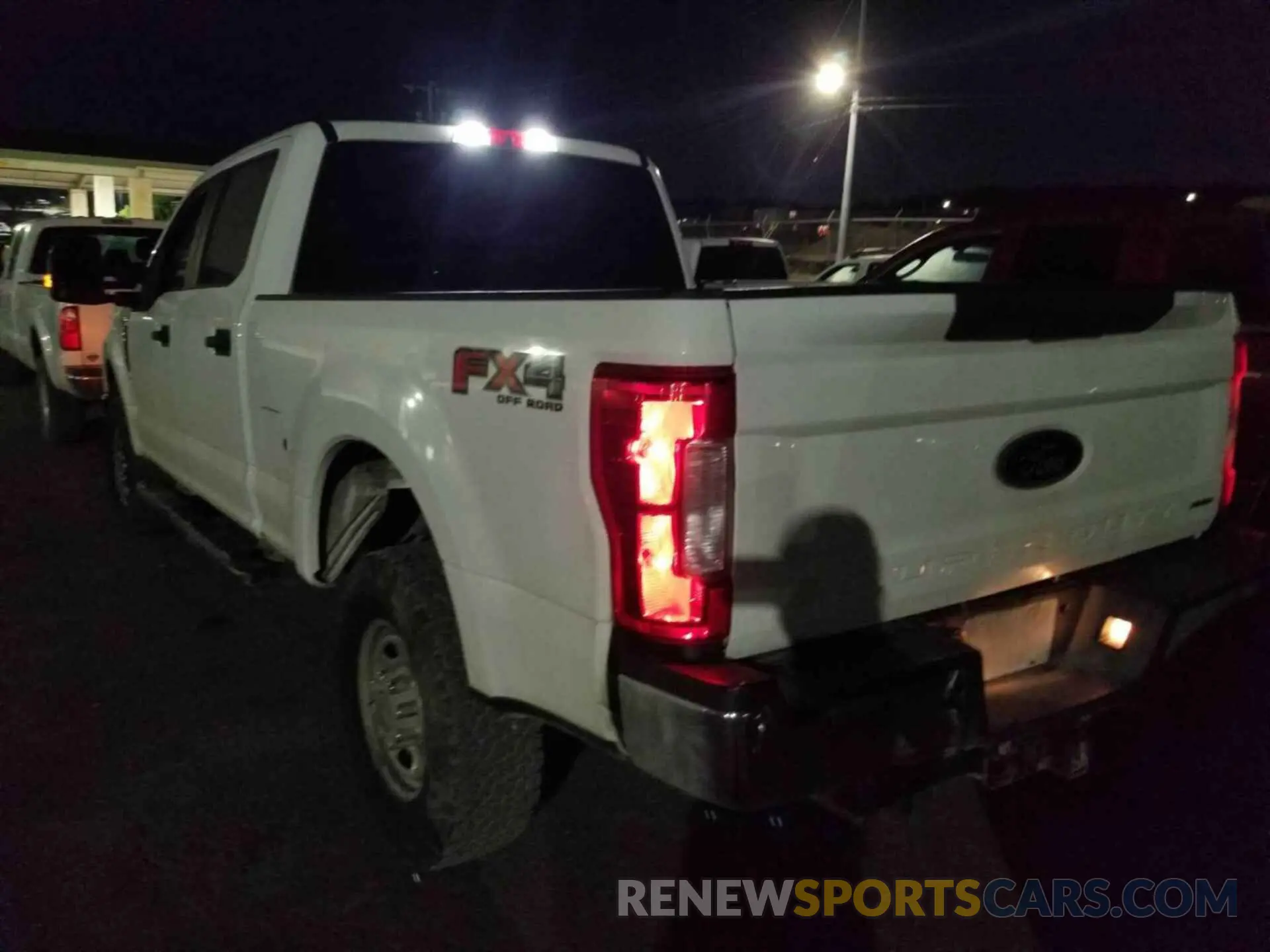 33 Photograph of a damaged car 1FT7W2B65KED86544 FORD F-250 2019