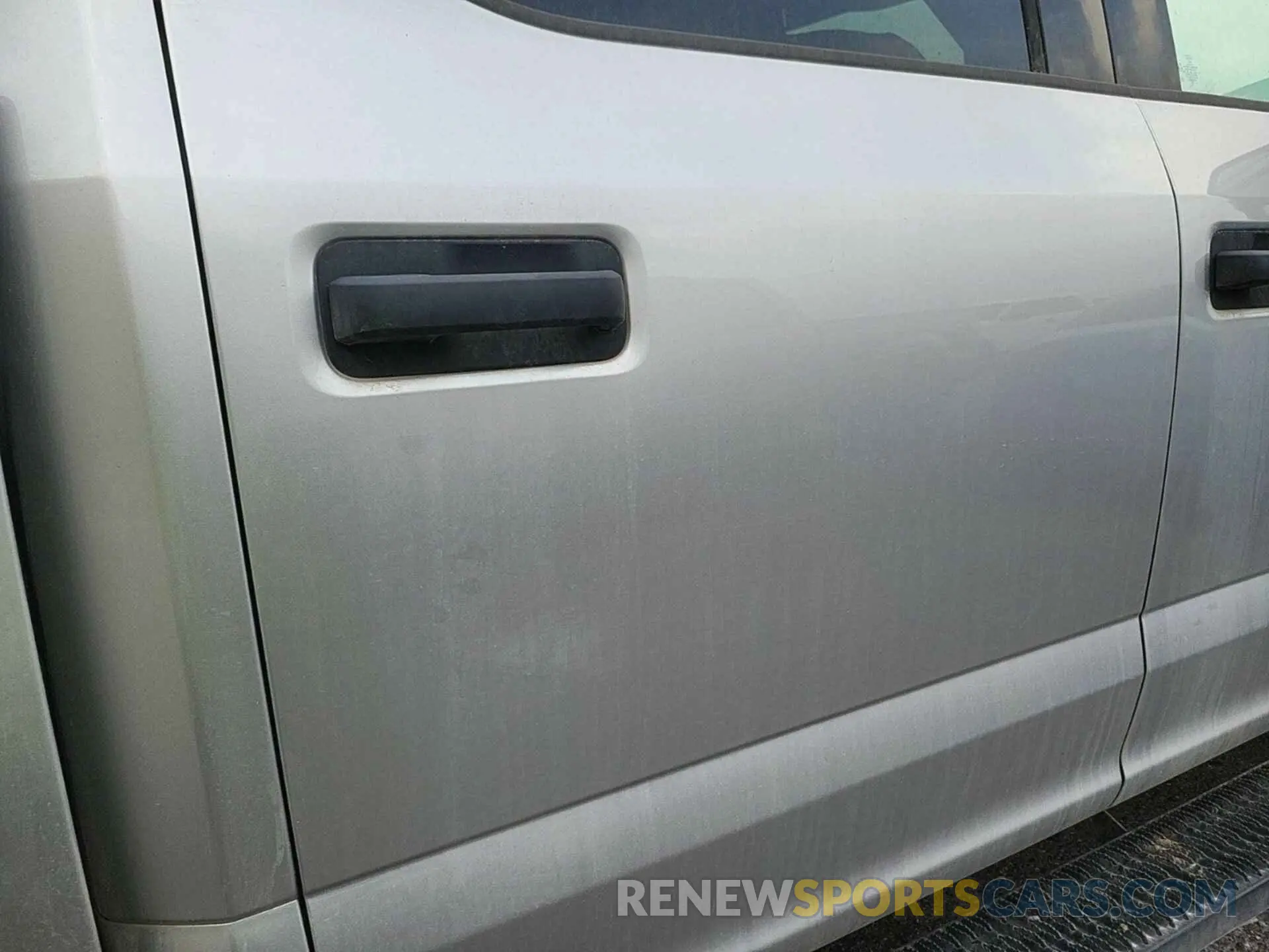 18 Photograph of a damaged car 1FT7W2B65KEG49700 FORD F-250 2019