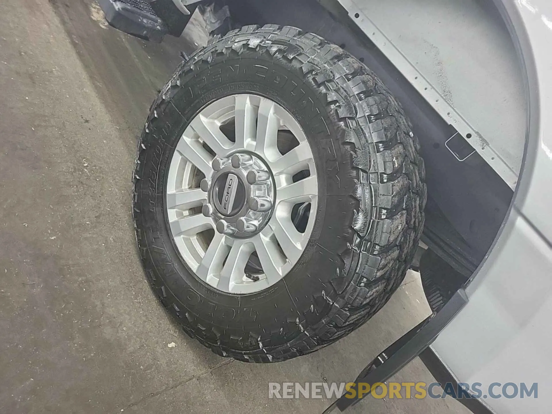 47 Photograph of a damaged car 1FT7W2B65KEG49700 FORD F-250 2019