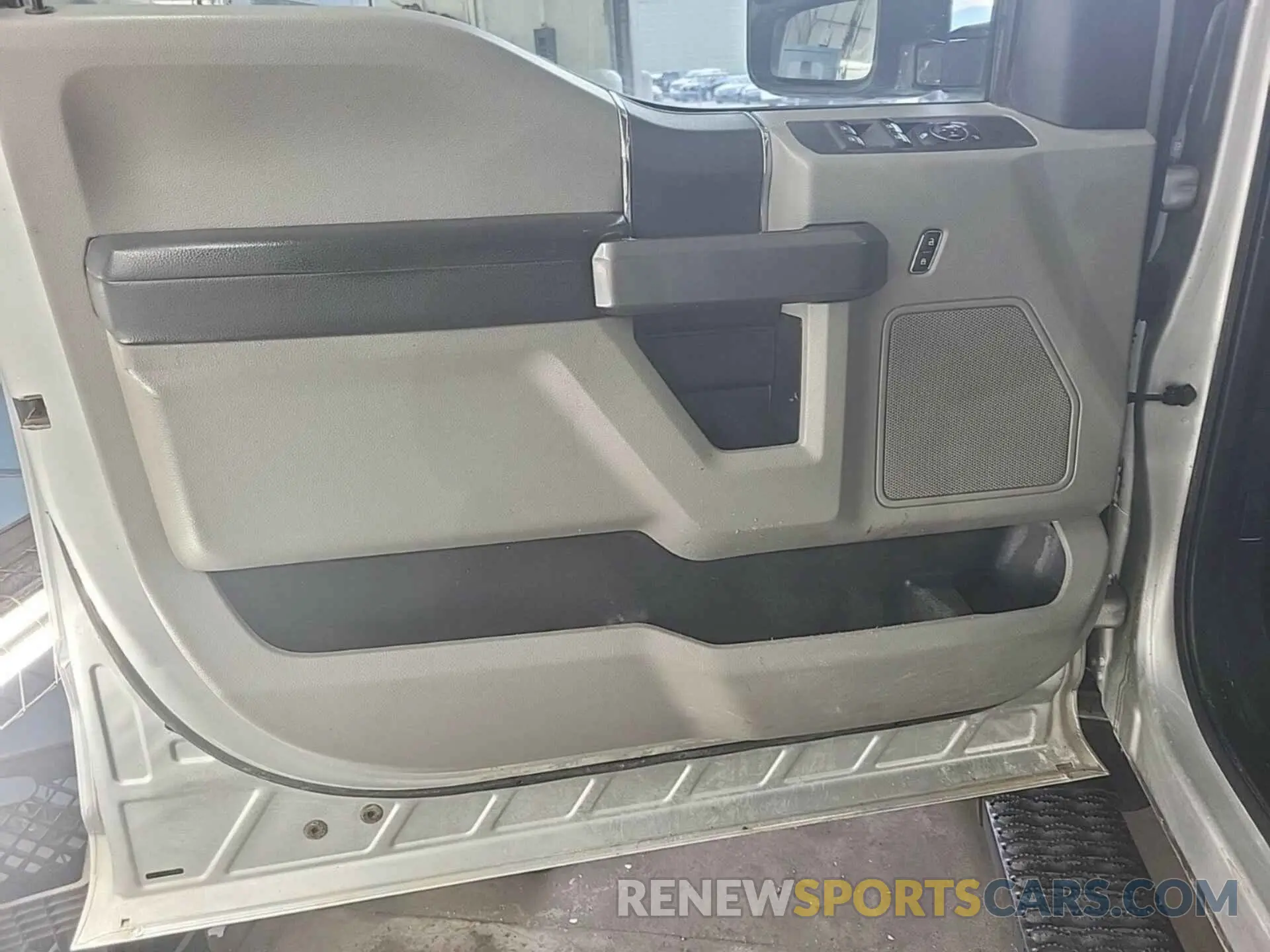 53 Photograph of a damaged car 1FT7W2B65KEG49700 FORD F-250 2019