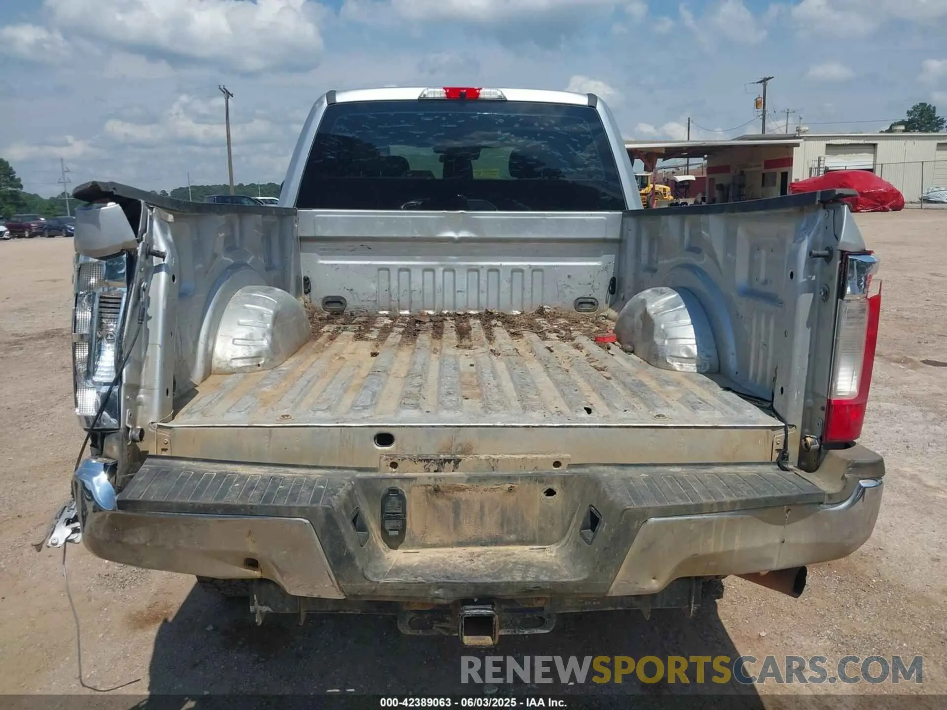18 Photograph of a damaged car 1FT7W2B66KEG32663 FORD F-250 2019