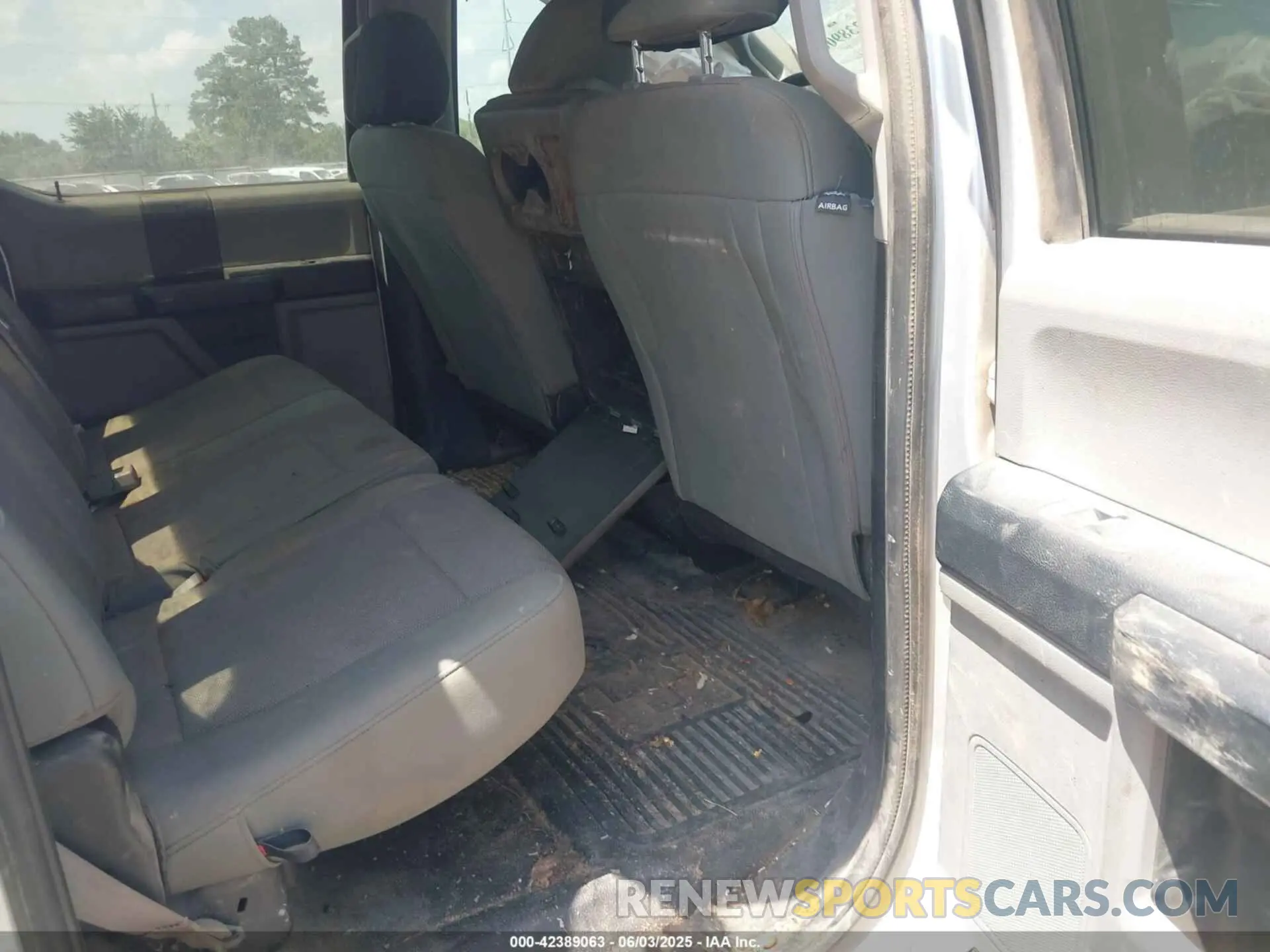 8 Photograph of a damaged car 1FT7W2B66KEG32663 FORD F-250 2019
