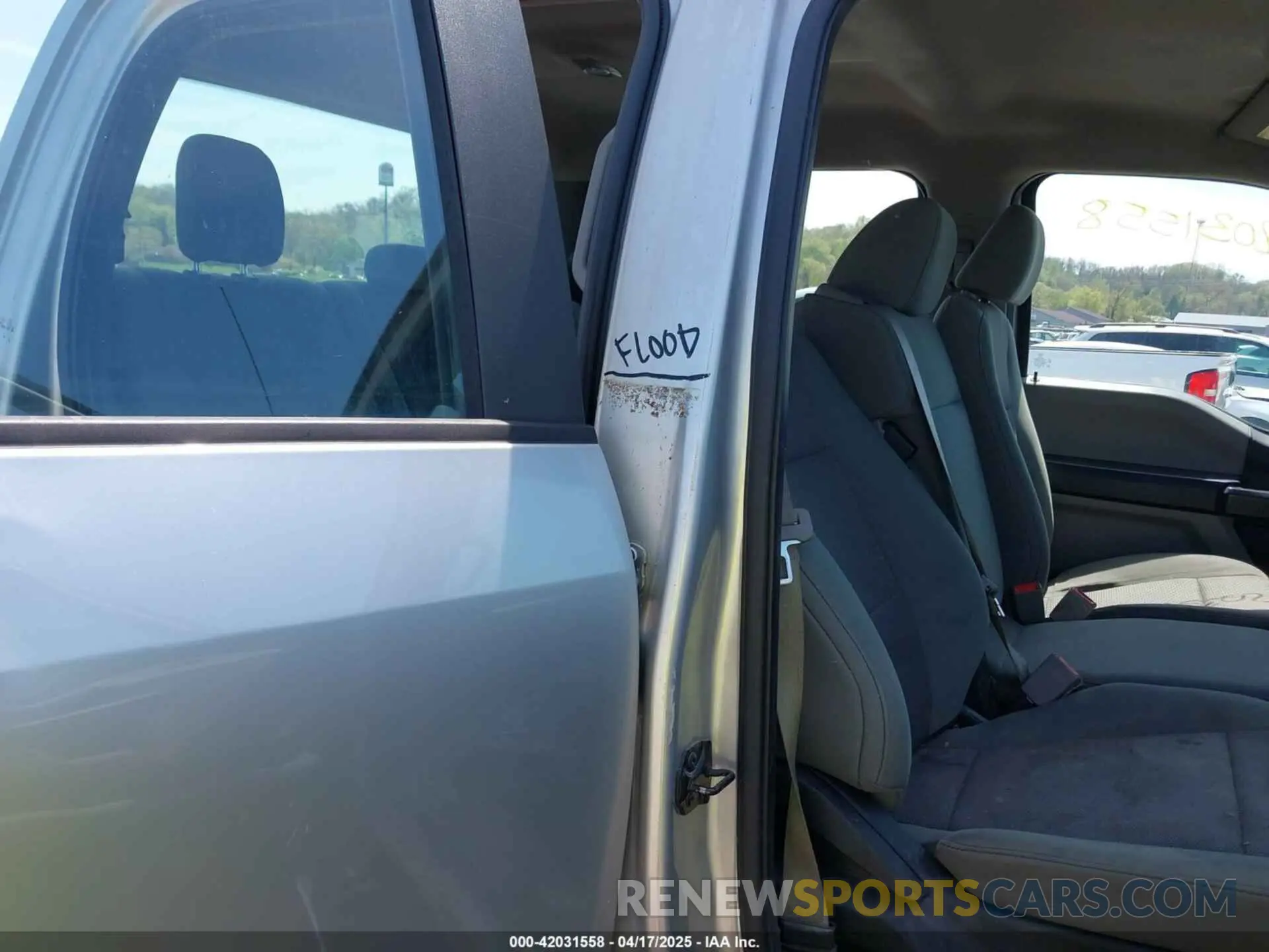 14 Photograph of a damaged car 1FT7W2B67KEC20297 FORD F-250 2019