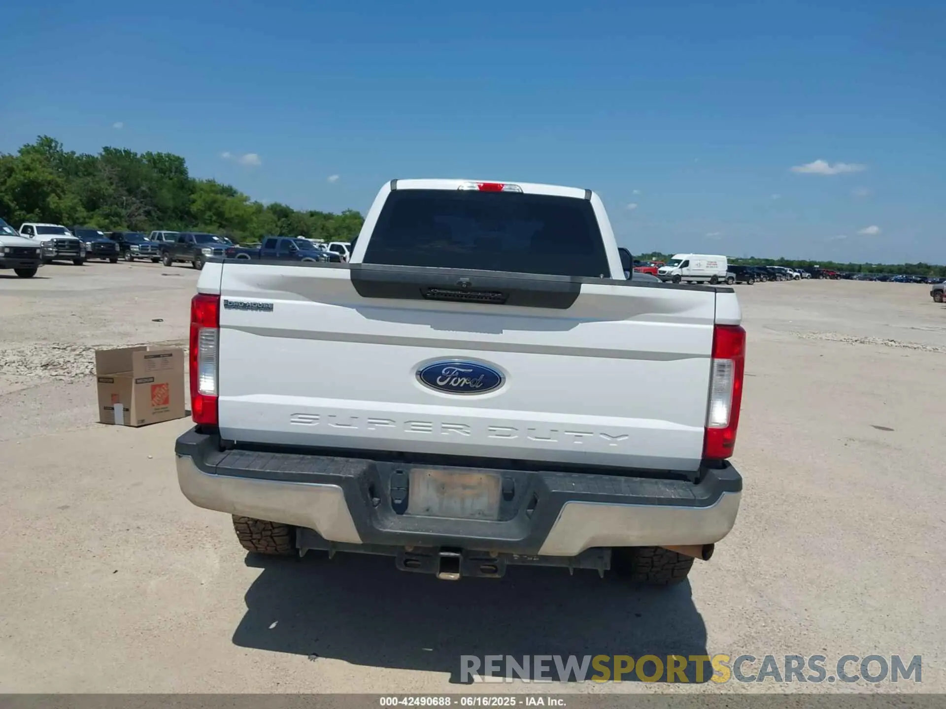 16 Photograph of a damaged car 1FT7W2B67KEG72329 FORD F-250 2019