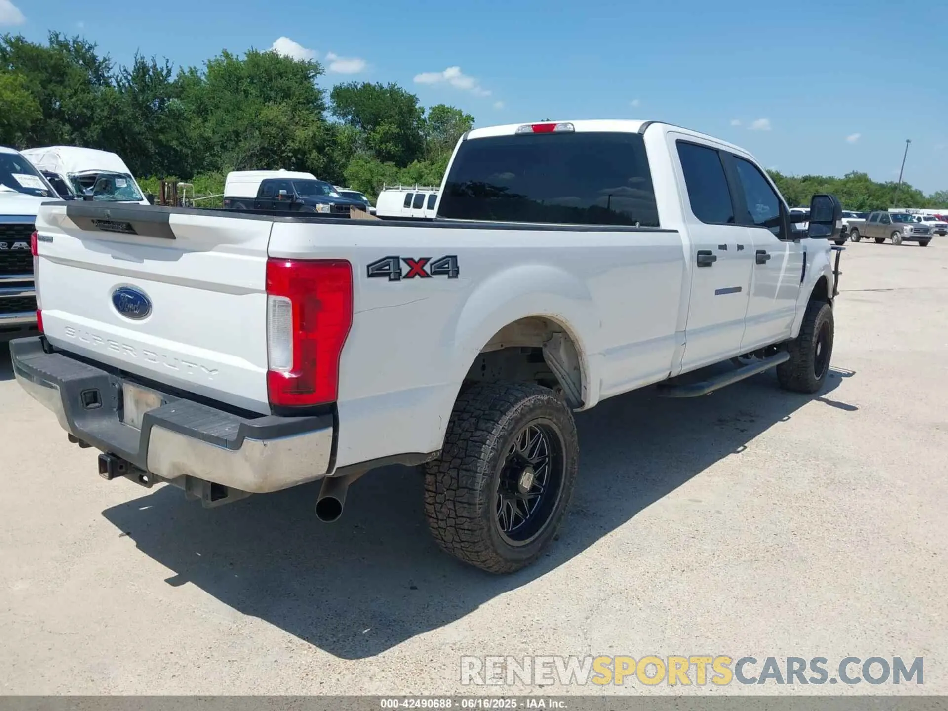 4 Photograph of a damaged car 1FT7W2B67KEG72329 FORD F-250 2019