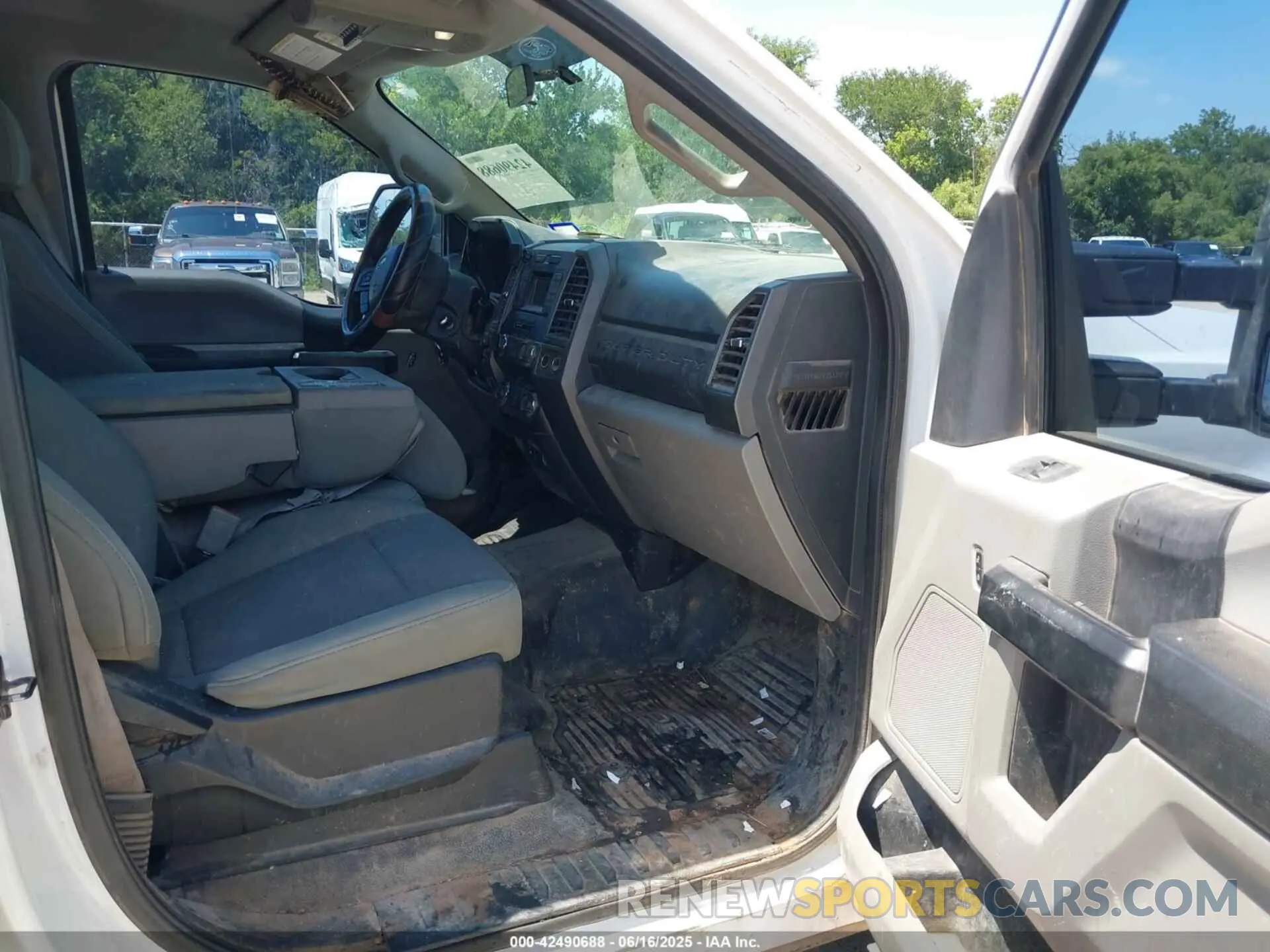 5 Photograph of a damaged car 1FT7W2B67KEG72329 FORD F-250 2019