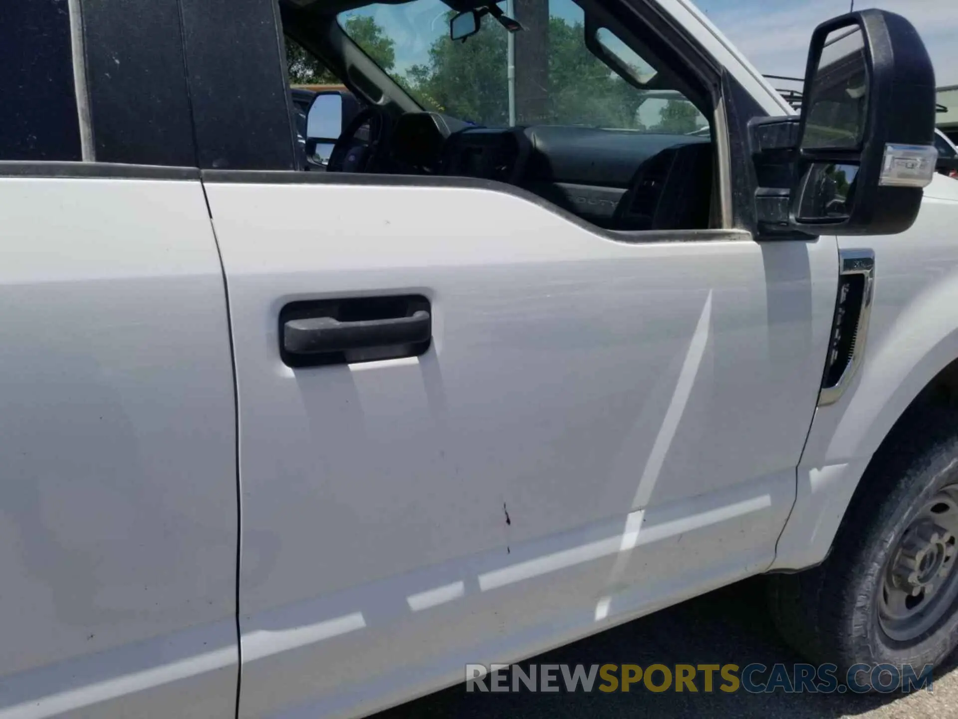 28 Photograph of a damaged car 1FT7W2B68KED86537 FORD F-250 2019