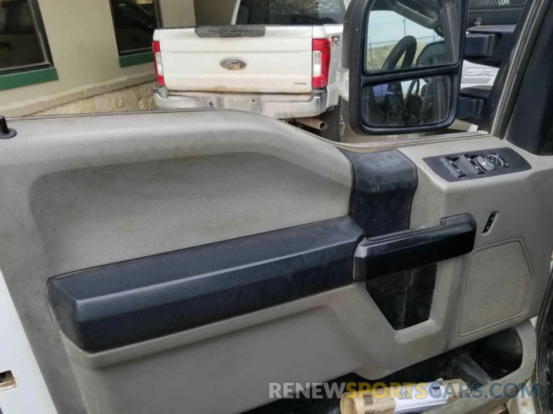 5 Photograph of a damaged car 1FT7W2B68KED86537 FORD F-250 2019