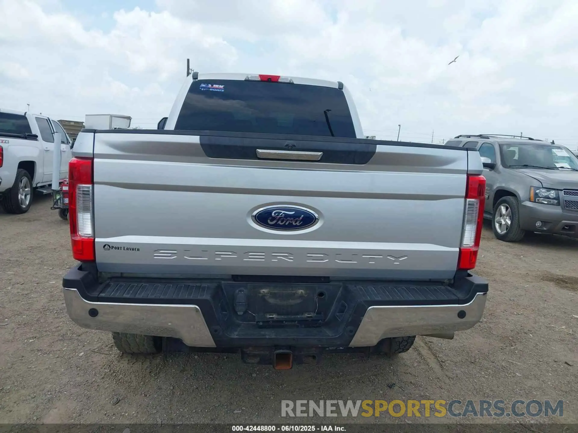 16 Photograph of a damaged car 1FT7W2BT0KEF68884 FORD F-250 2019