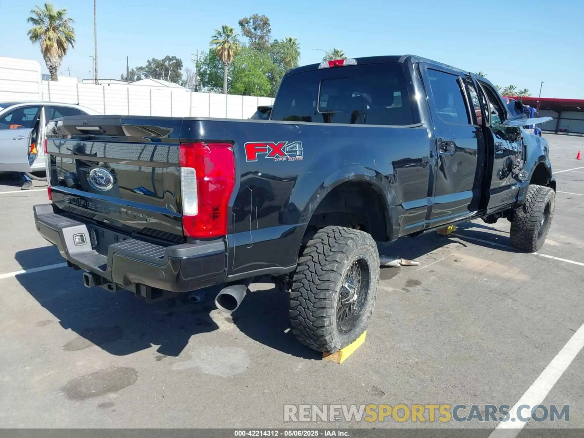 4 Photograph of a damaged car 1FT7W2BT0KEG76115 FORD F-250 2019