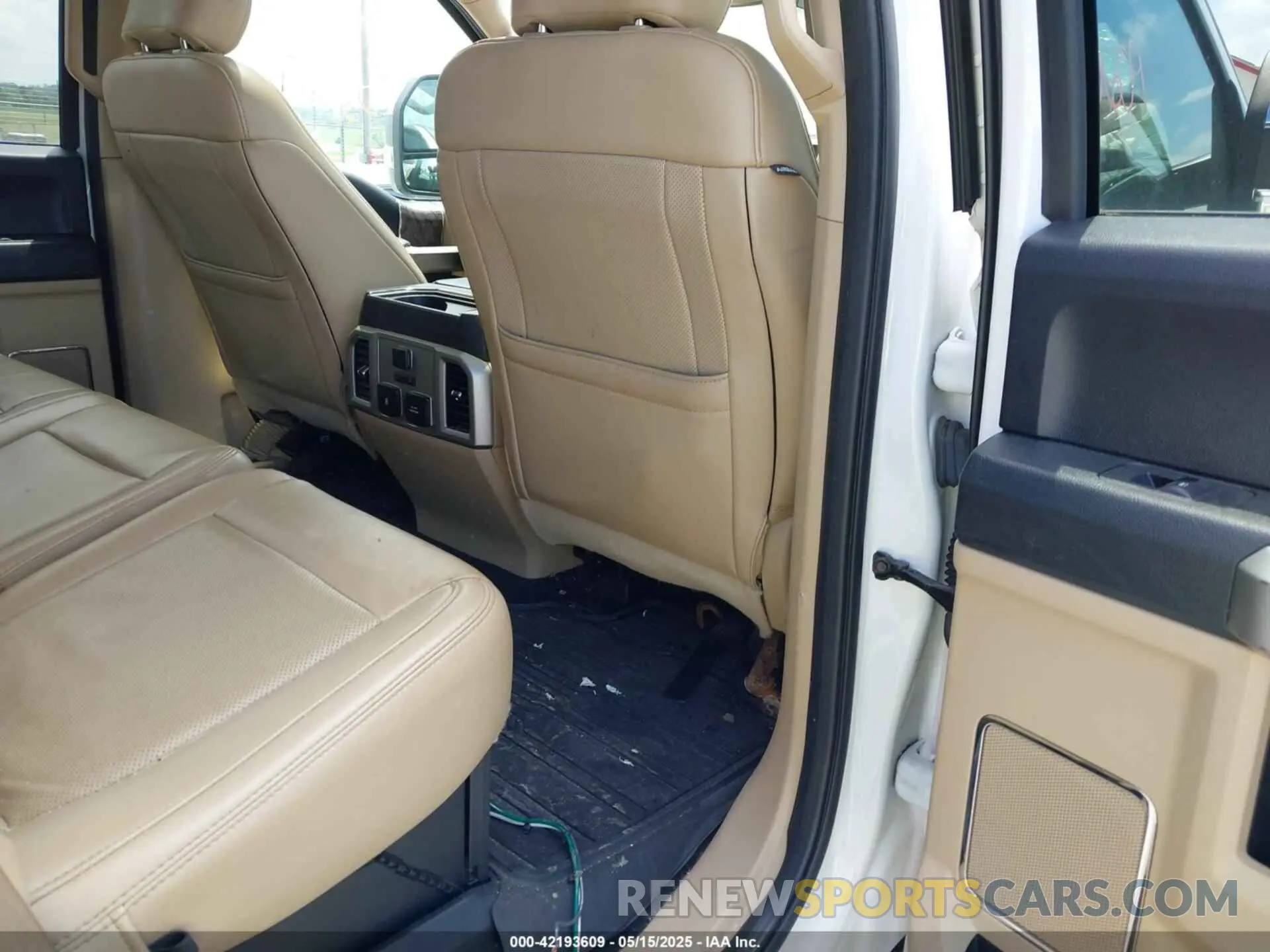 8 Photograph of a damaged car 1FT7W2BT1KEG35217 FORD F-250 2019
