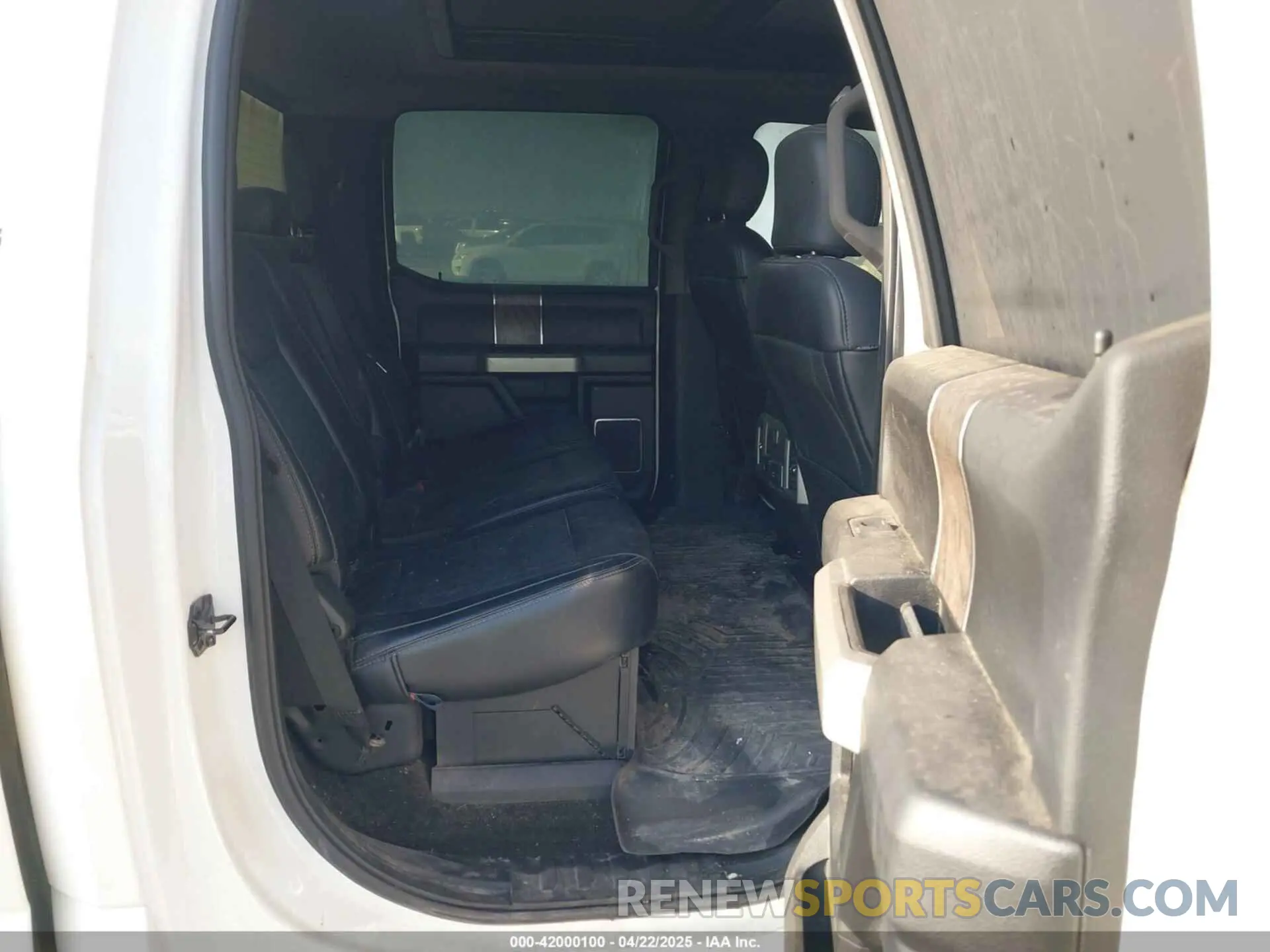 8 Photograph of a damaged car 1FT7W2BT2KEC22660 FORD F-250 2019