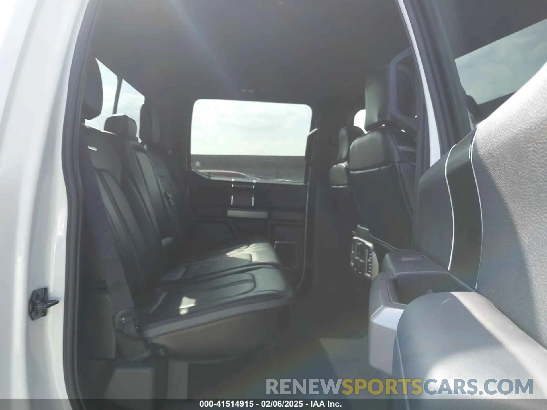8 Photograph of a damaged car 1FT7W2BT3KEC05382 FORD F-250 2019