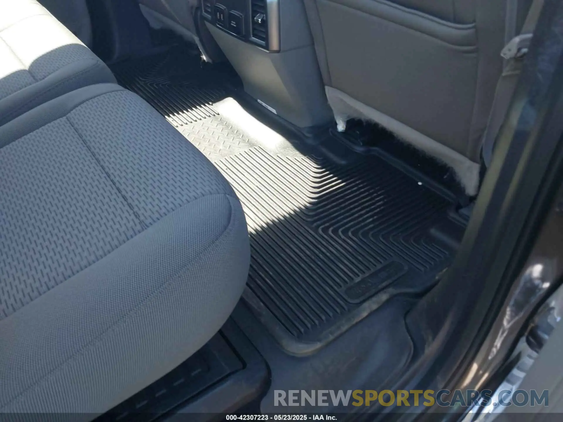 8 Photograph of a damaged car 1FT7W2BT3KED46159 FORD F-250 2019