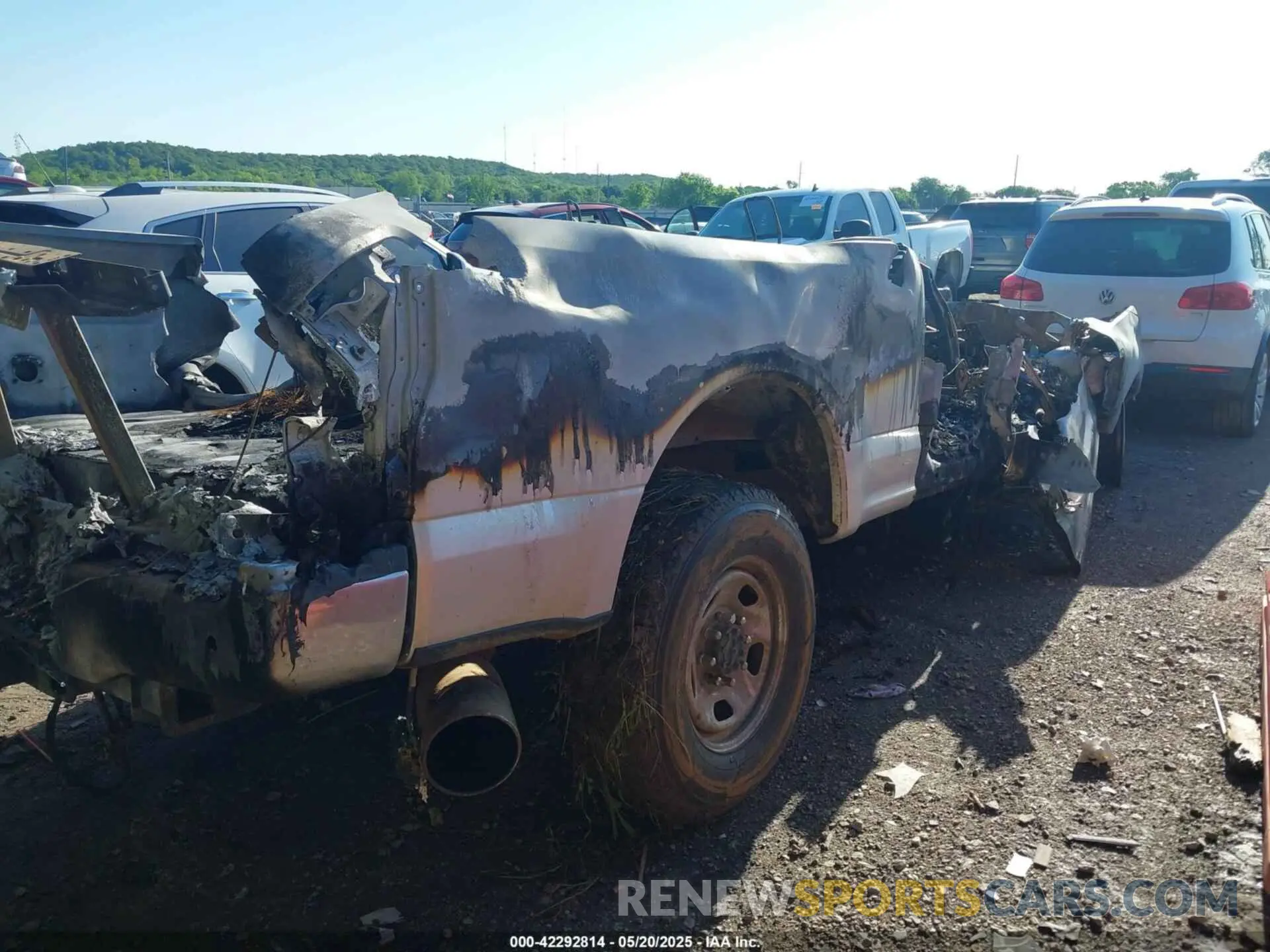 4 Photograph of a damaged car 1FT7W2BT3KED52074 FORD F-250 2019