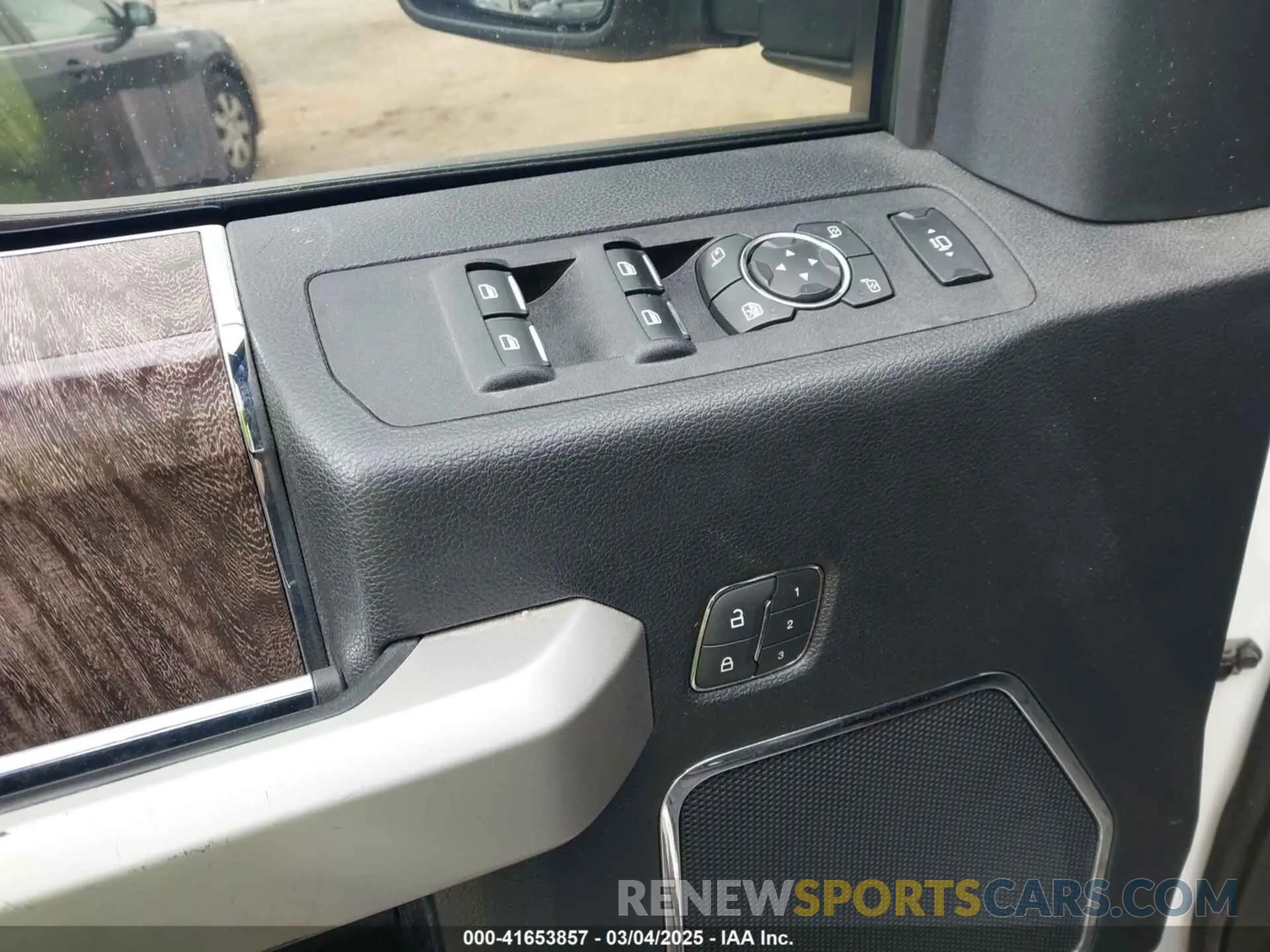 19 Photograph of a damaged car 1FT7W2BT3KED60143 FORD F-250 2019