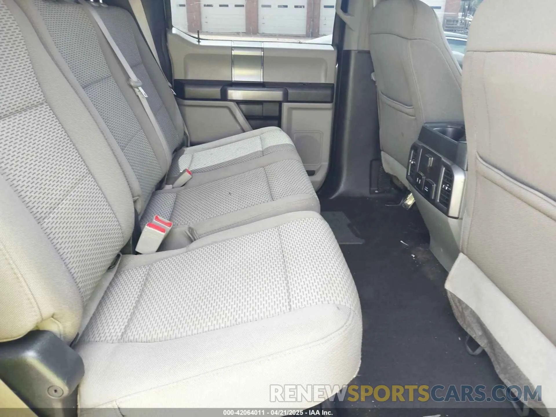 8 Photograph of a damaged car 1FT7W2BT4KEC03043 FORD F-250 2019