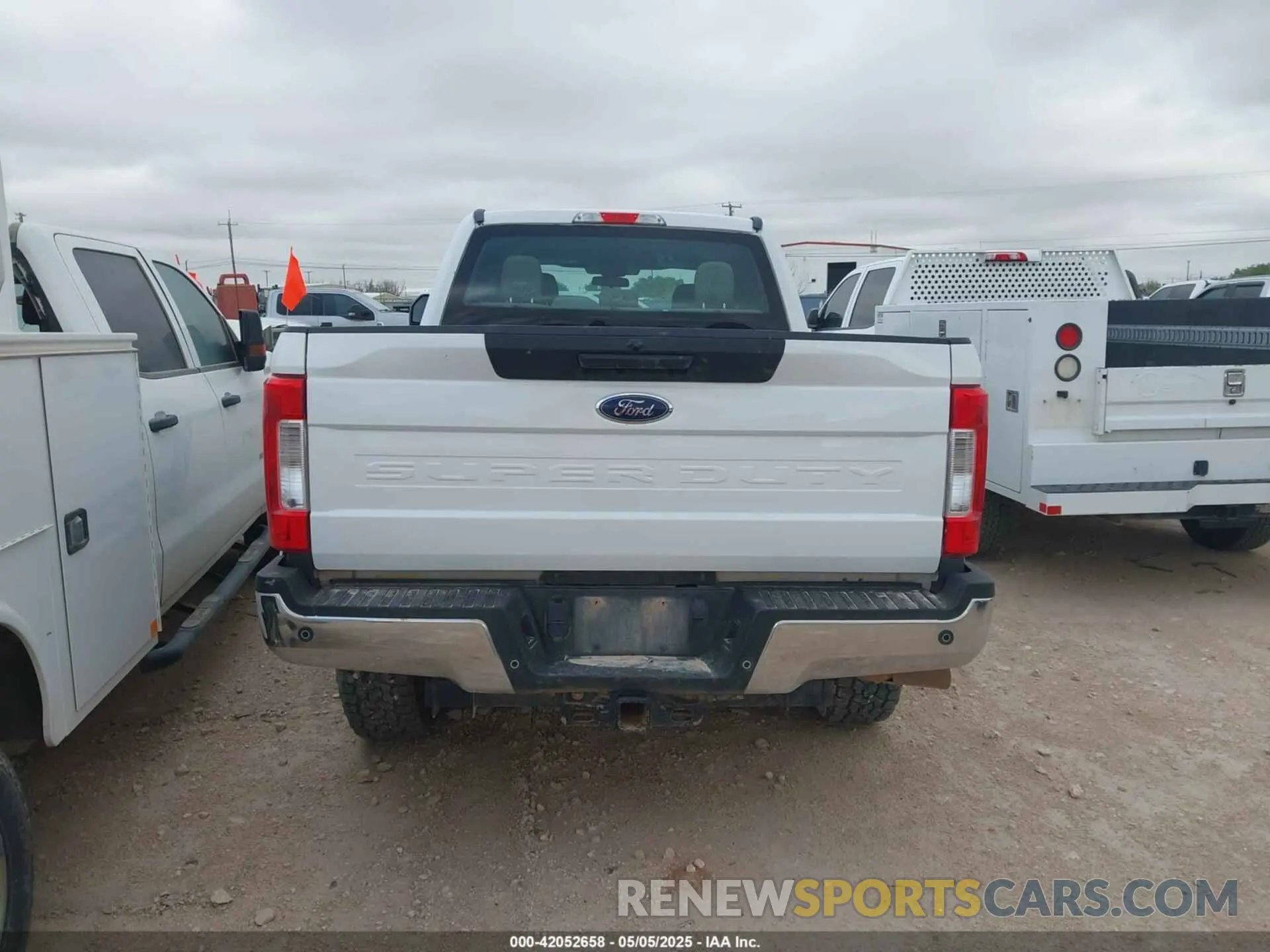 16 Photograph of a damaged car 1FT7W2BT4KEC10641 FORD F-250 2019