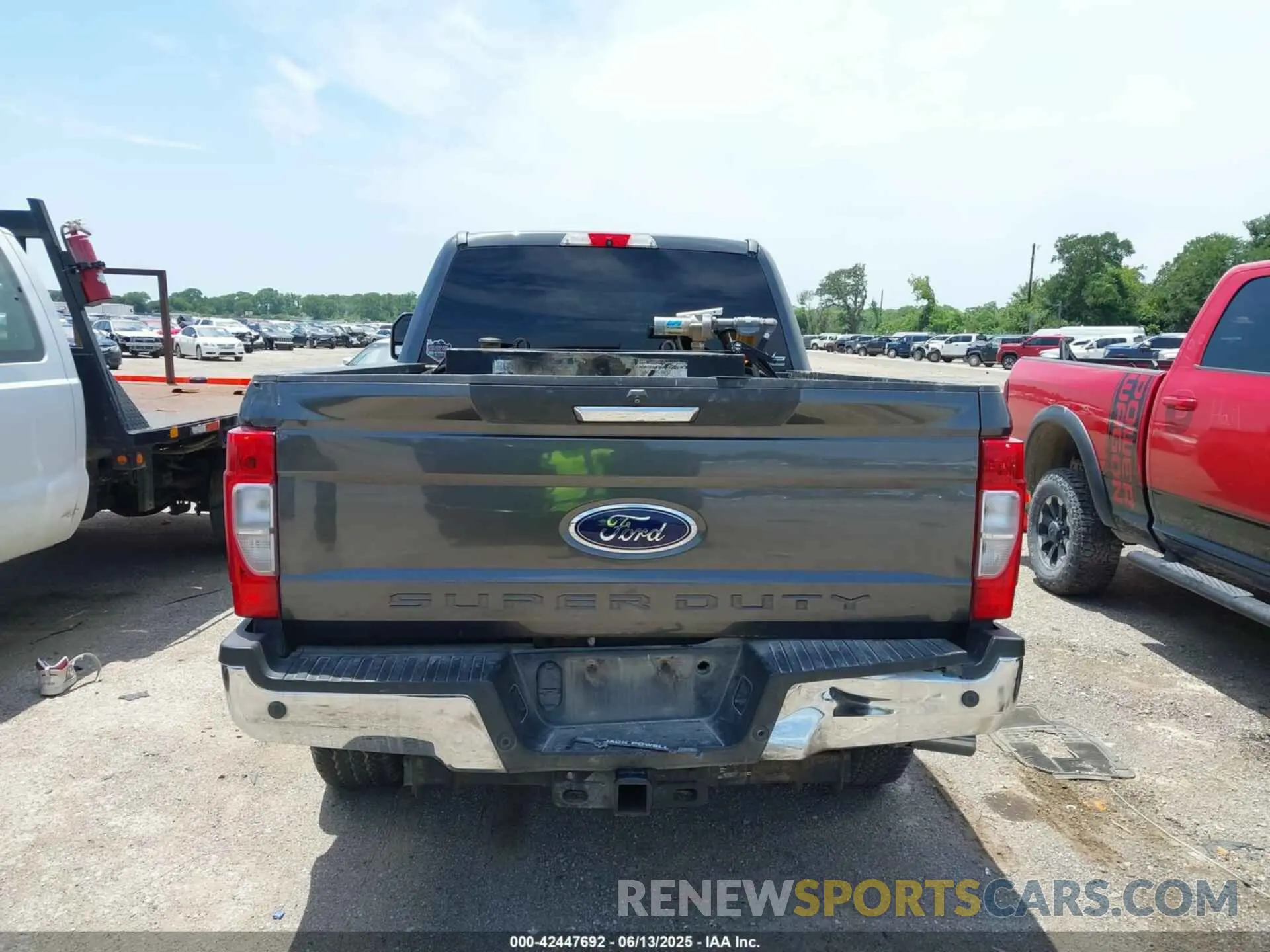 16 Photograph of a damaged car 1FT7W2BT4KEC22675 FORD F-250 2019