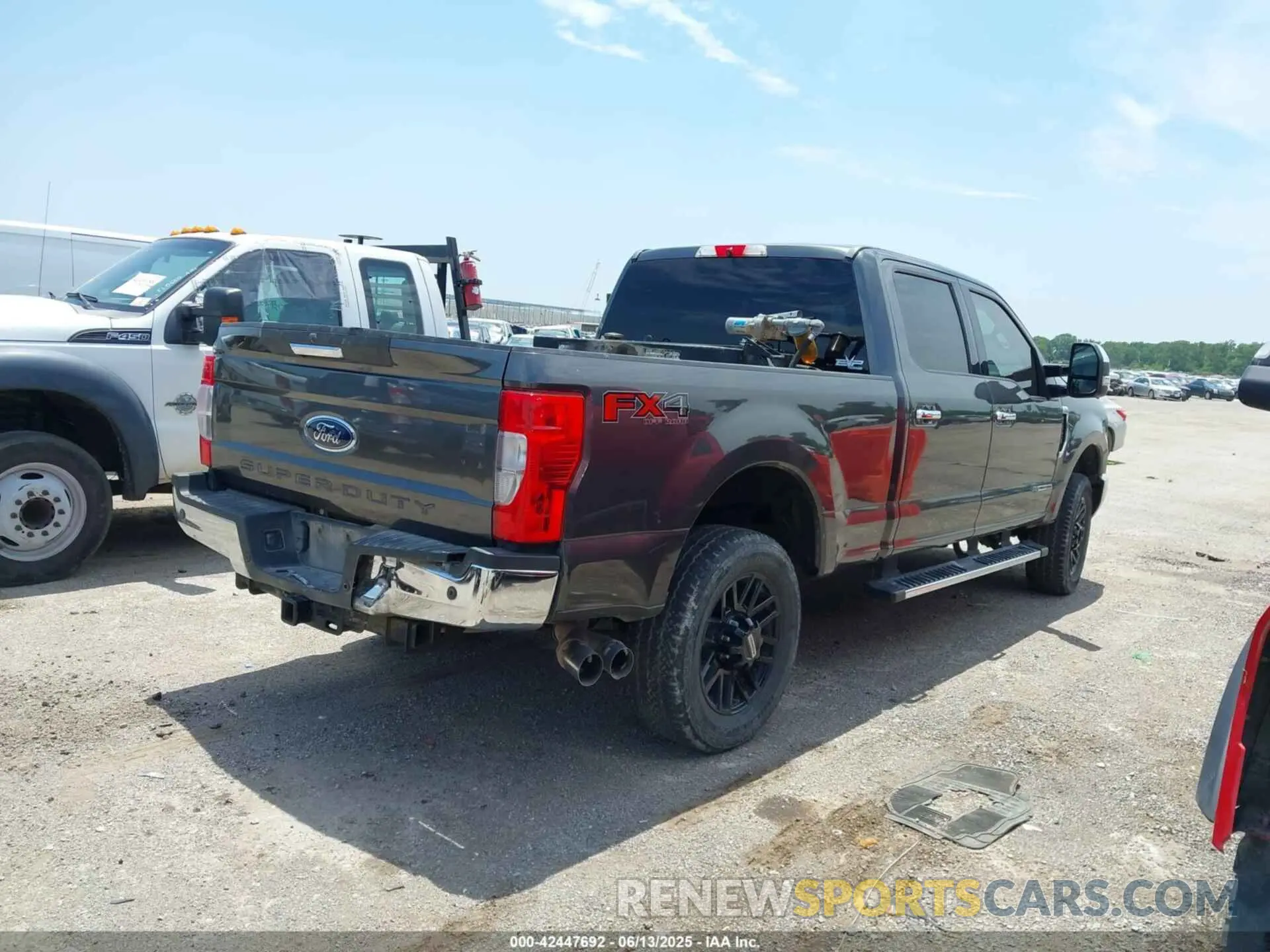 4 Photograph of a damaged car 1FT7W2BT4KEC22675 FORD F-250 2019