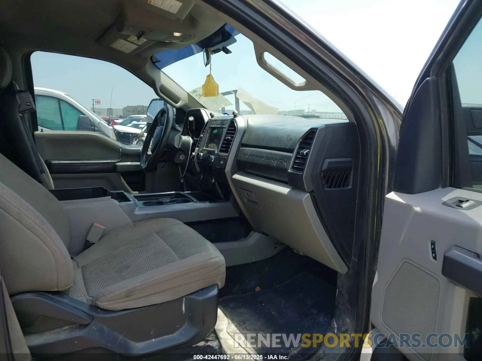 5 Photograph of a damaged car 1FT7W2BT4KEC22675 FORD F-250 2019