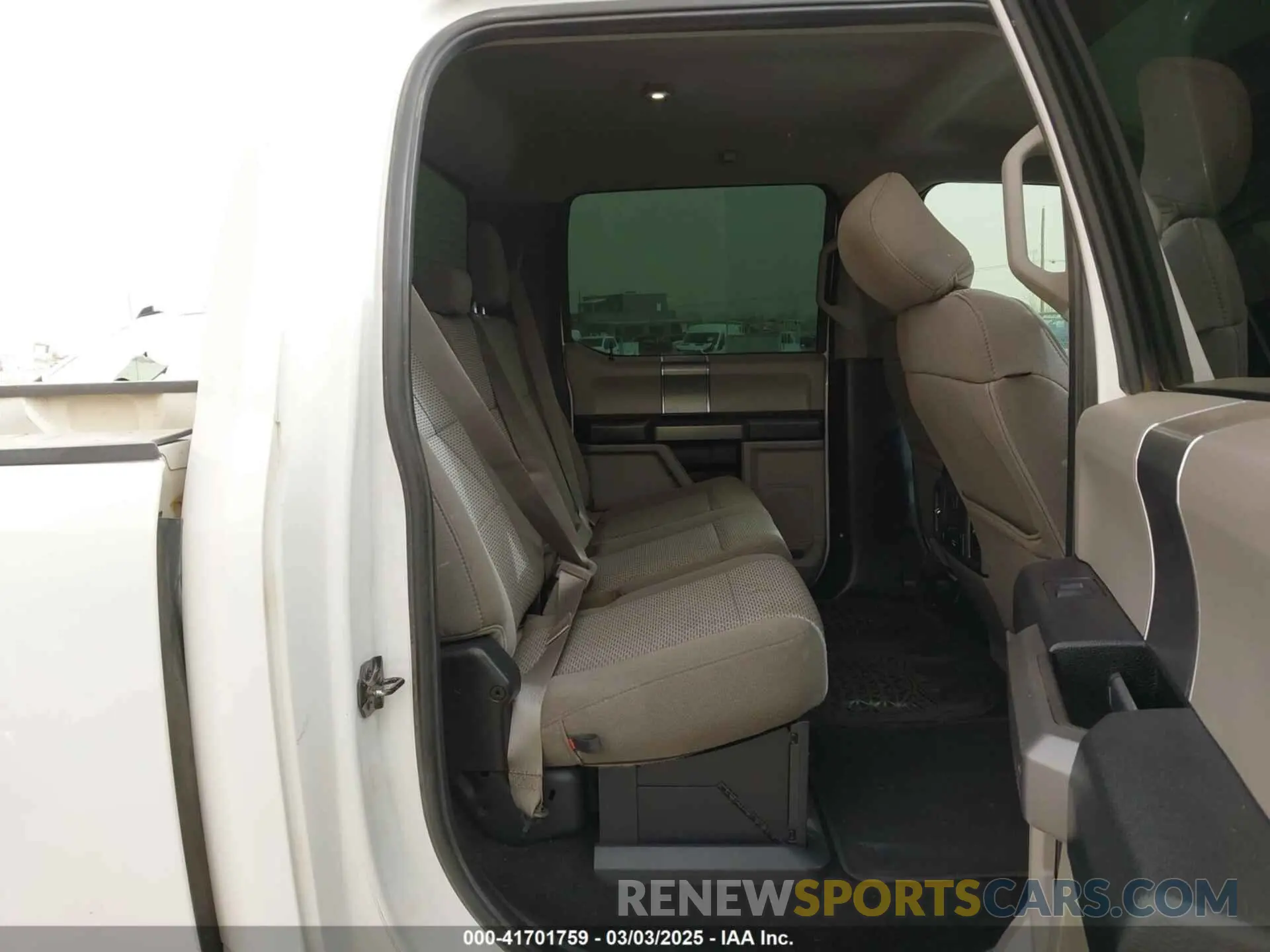 8 Photograph of a damaged car 1FT7W2BT5KEC29389 FORD F-250 2019