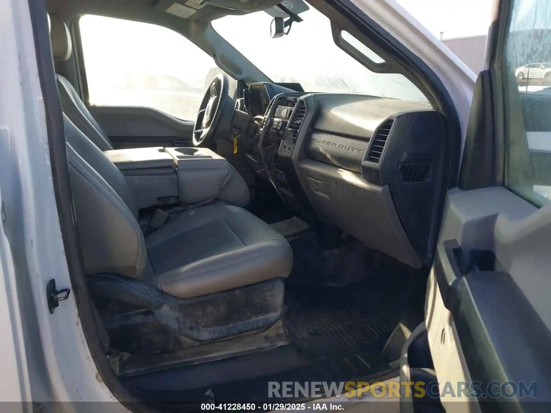 5 Photograph of a damaged car 1FT7W2BT5KEE68375 FORD F-250 2019