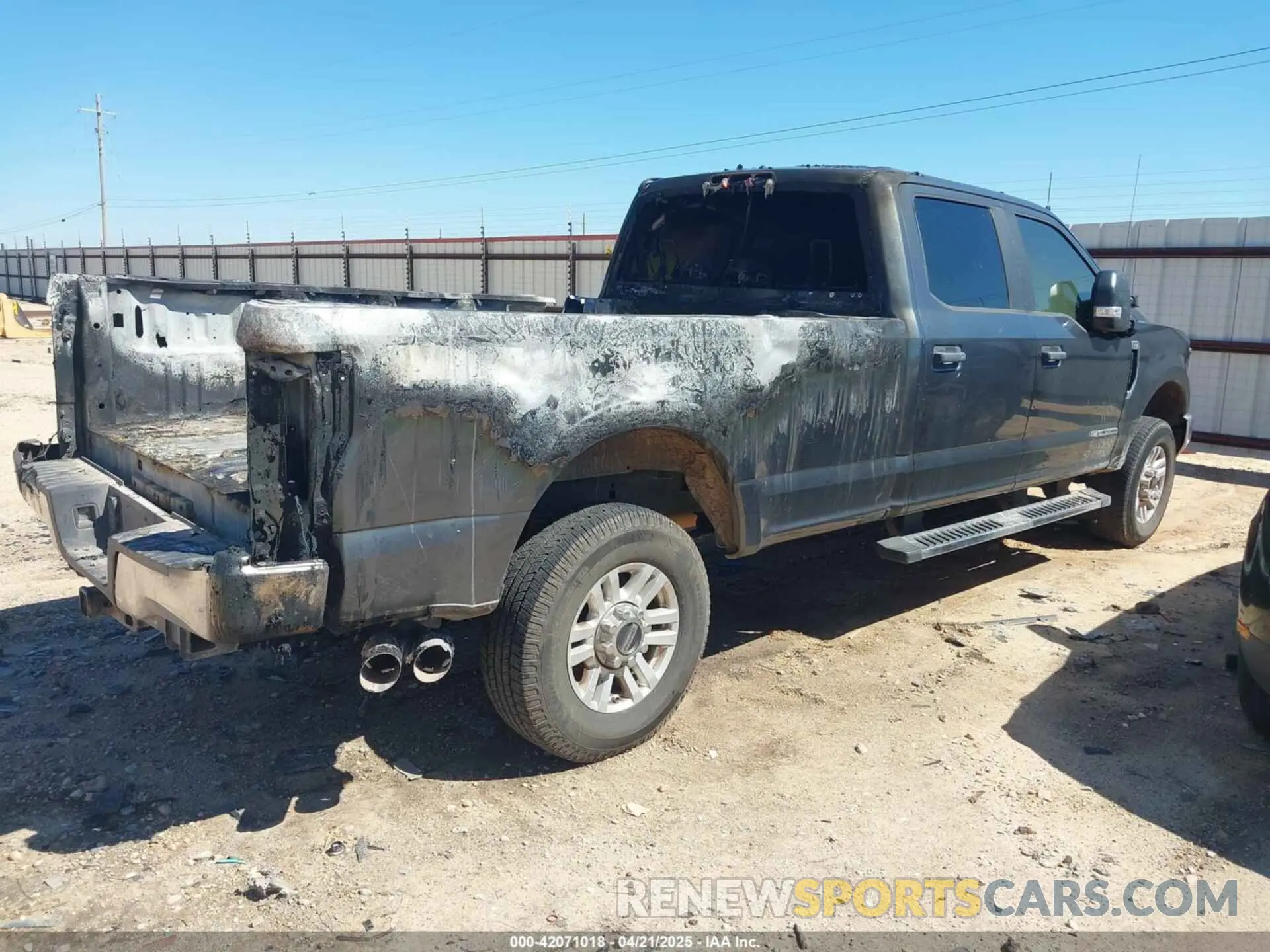 4 Photograph of a damaged car 1FT7W2BT5KEF39476 FORD F-250 2019
