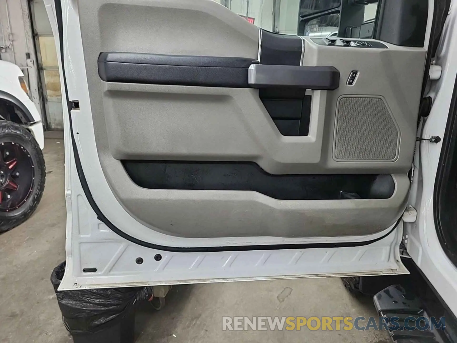 21 Photograph of a damaged car 1FT7W2BT6KED55115 FORD F-250 2019