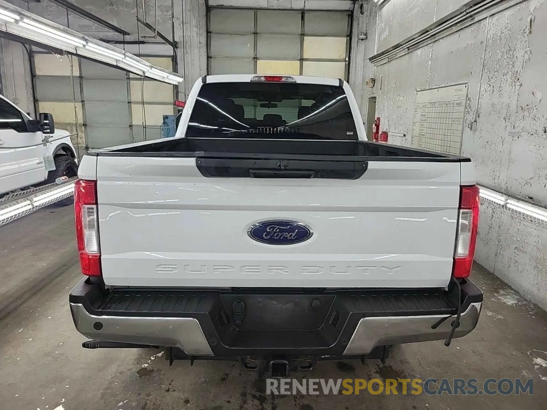 29 Photograph of a damaged car 1FT7W2BT6KED55115 FORD F-250 2019