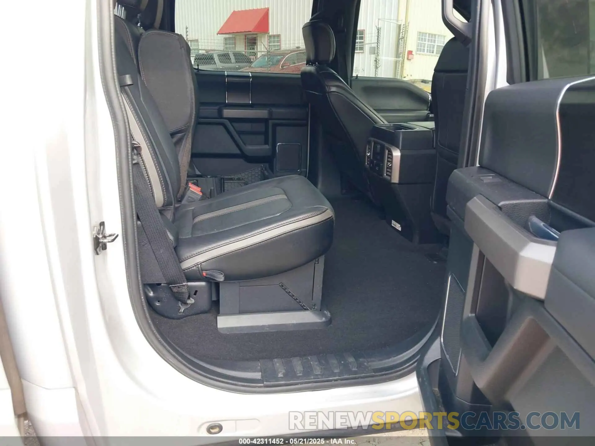 8 Photograph of a damaged car 1FT7W2BT7KEG65807 FORD F-250 2019
