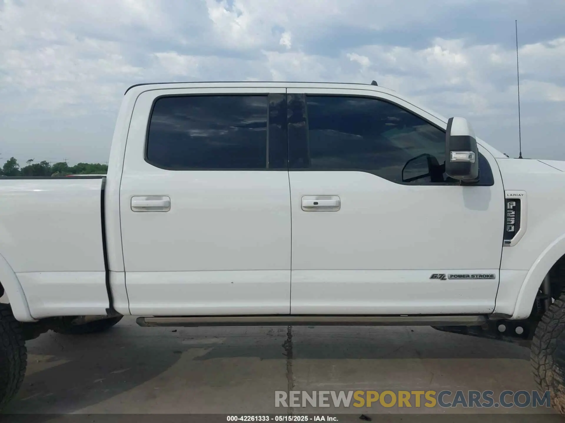 13 Photograph of a damaged car 1FT7W2BT8KEC07418 FORD F-250 2019