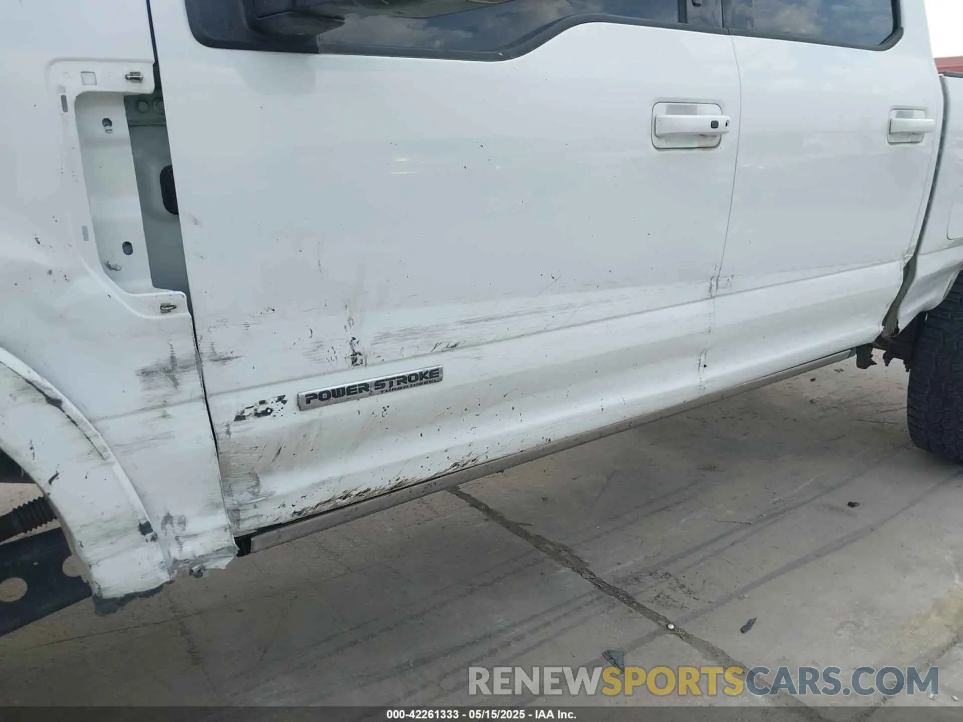 18 Photograph of a damaged car 1FT7W2BT8KEC07418 FORD F-250 2019