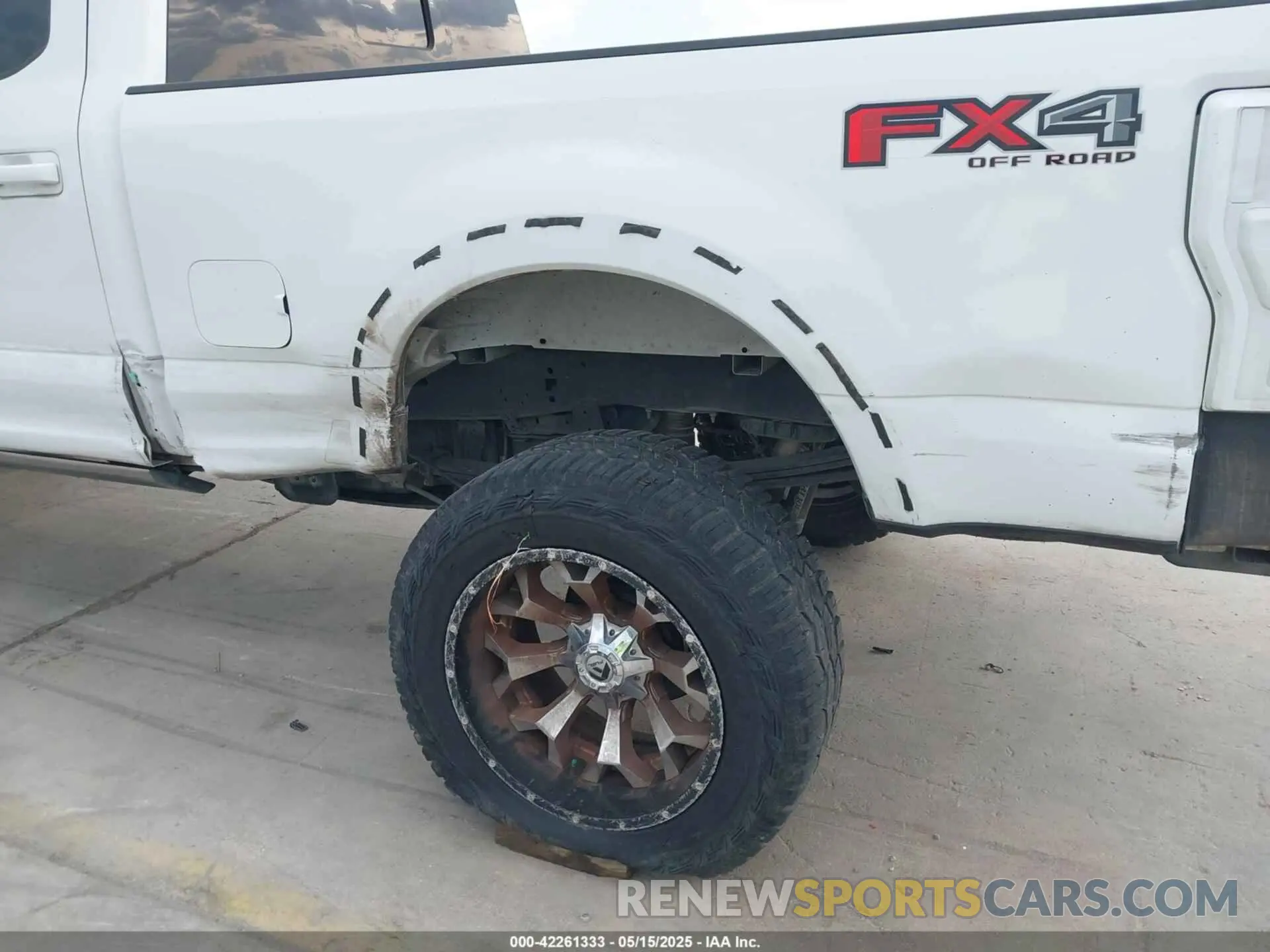 19 Photograph of a damaged car 1FT7W2BT8KEC07418 FORD F-250 2019