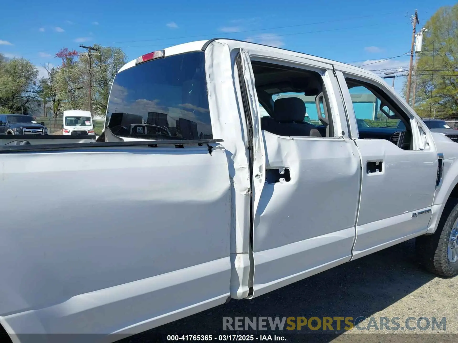 17 Photograph of a damaged car 1FT7W2BT8KEG47610 FORD F-250 2019