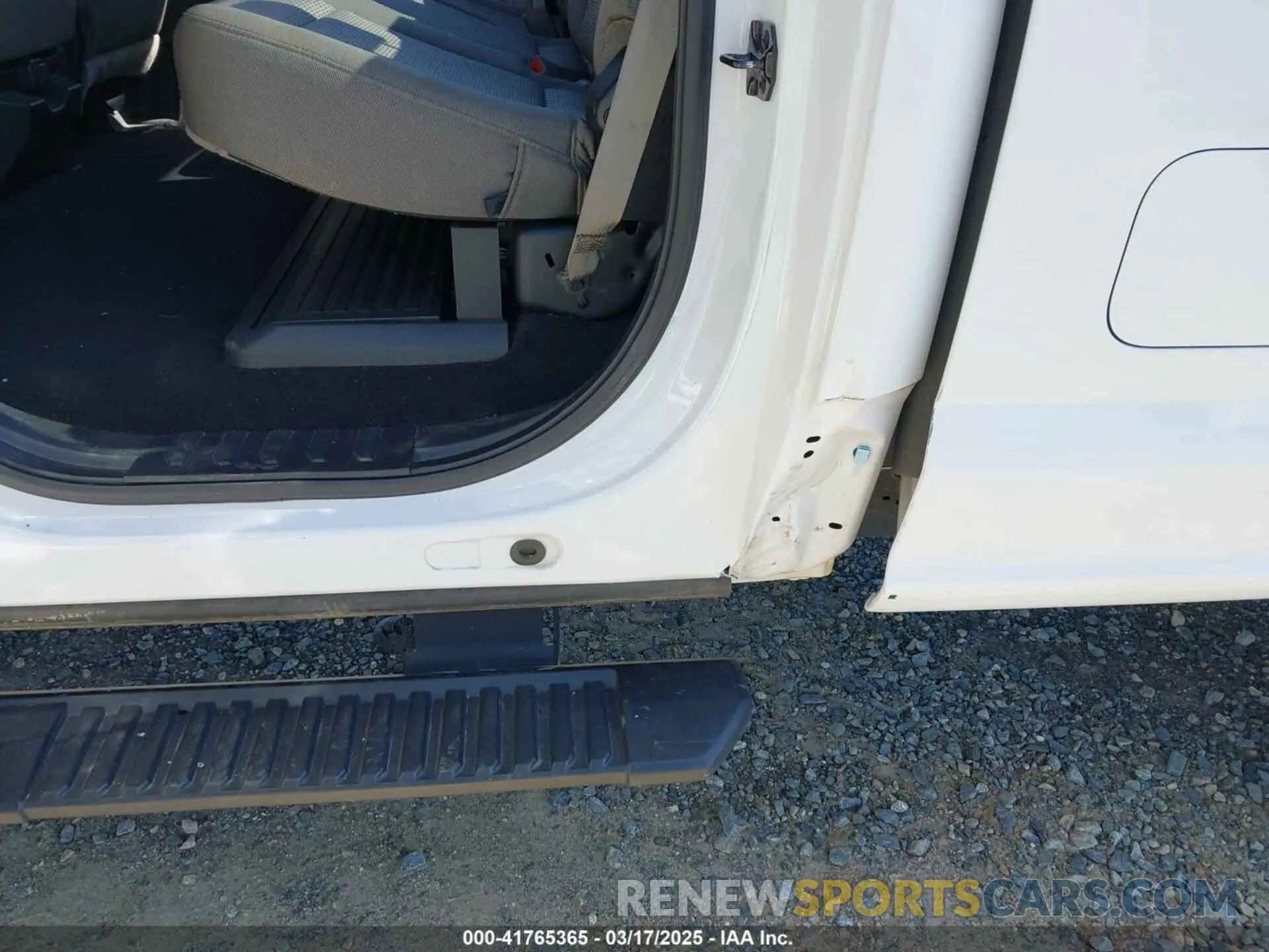 19 Photograph of a damaged car 1FT7W2BT8KEG47610 FORD F-250 2019