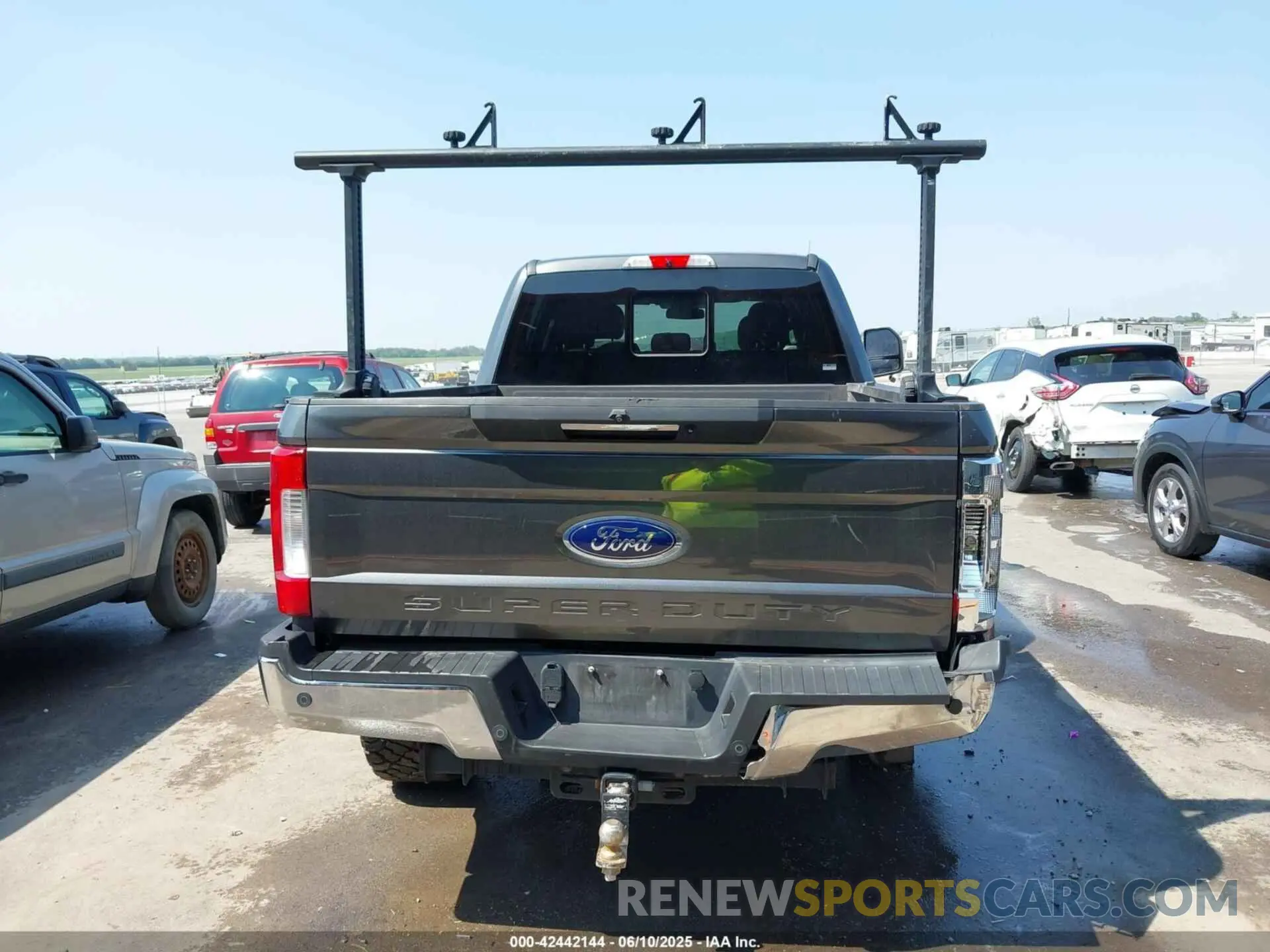 17 Photograph of a damaged car 1FT7W2BT9KED11352 FORD F-250 2019